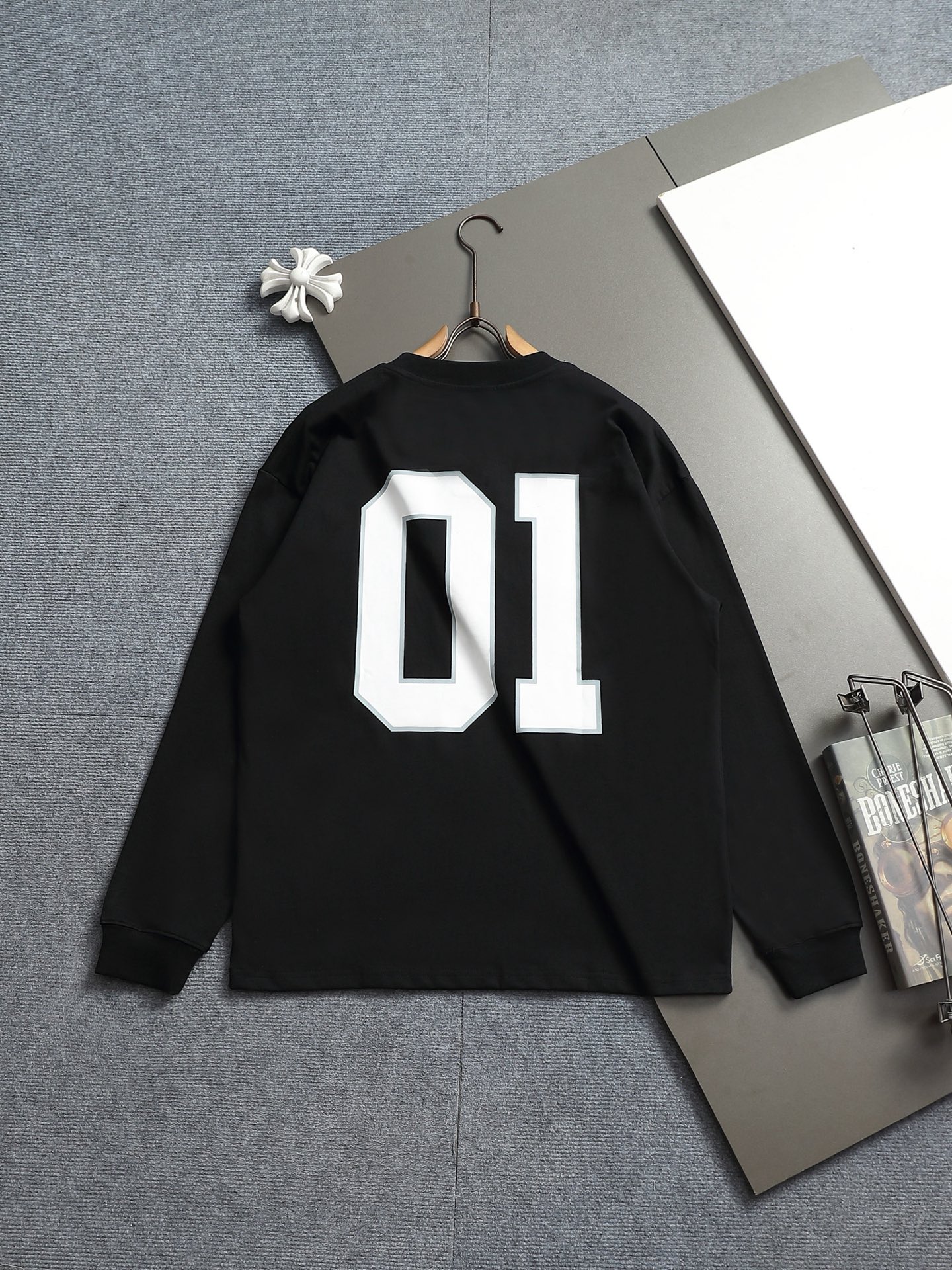 발렌시아가(Balenciaga) 그래픽 롱슬리브 티셔츠 상의 의류