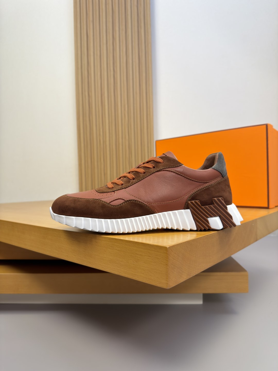 [Hermes] 에르메스 타공 나파 레더 스니커즈 신발