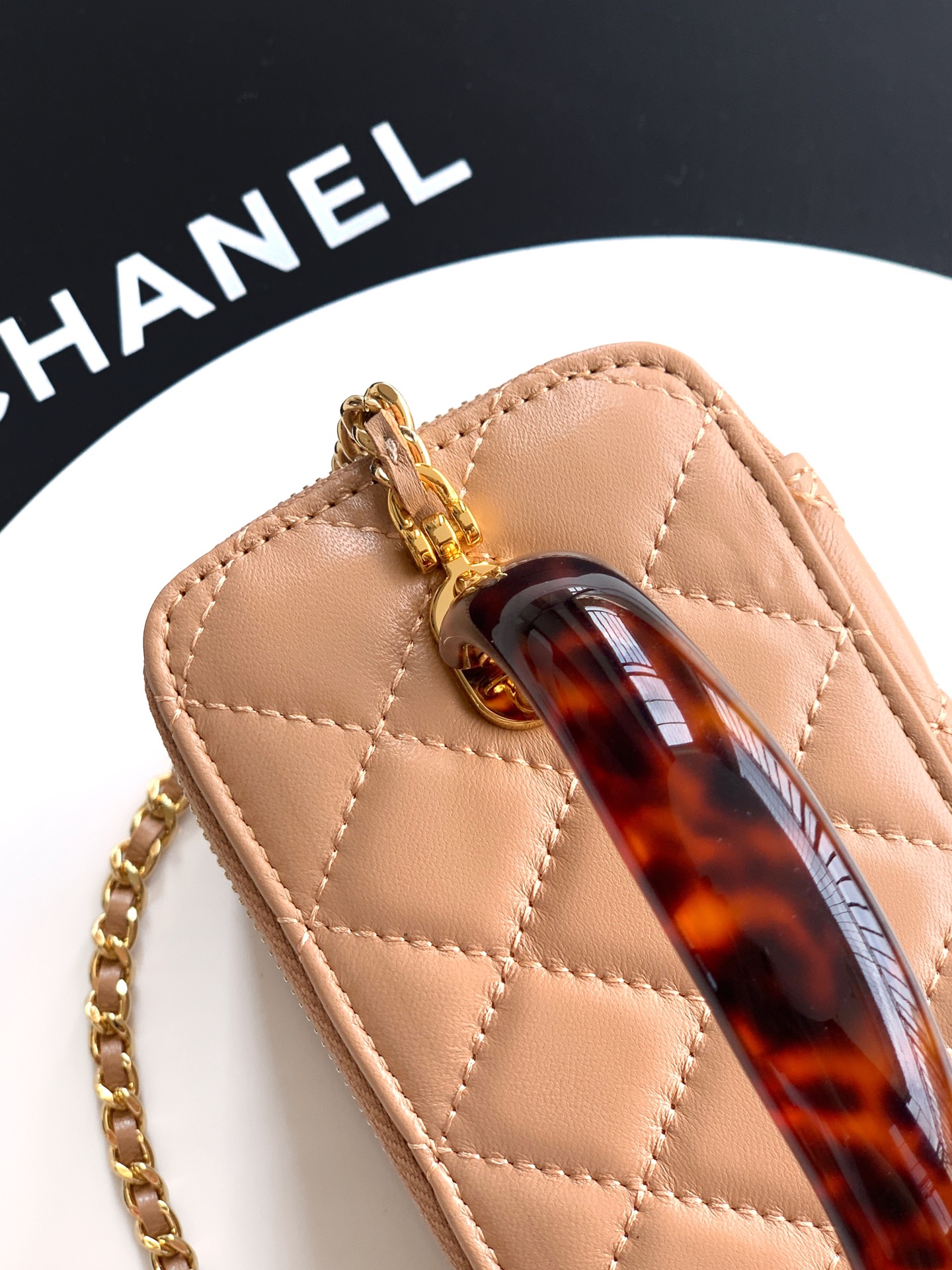 [Chanel] 샤넬 26SS 톨토이즈 쉘 핸들 Vanity 배니티 케이스 (브라운) 가방