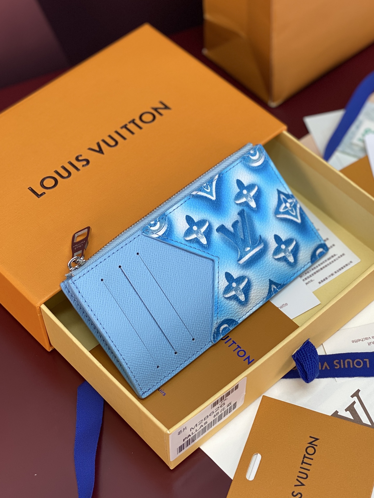 [Louis Vuitton] LV 루이비통 타이가 모노그램 코인 카드 홀더 (코튼 블루) 지갑