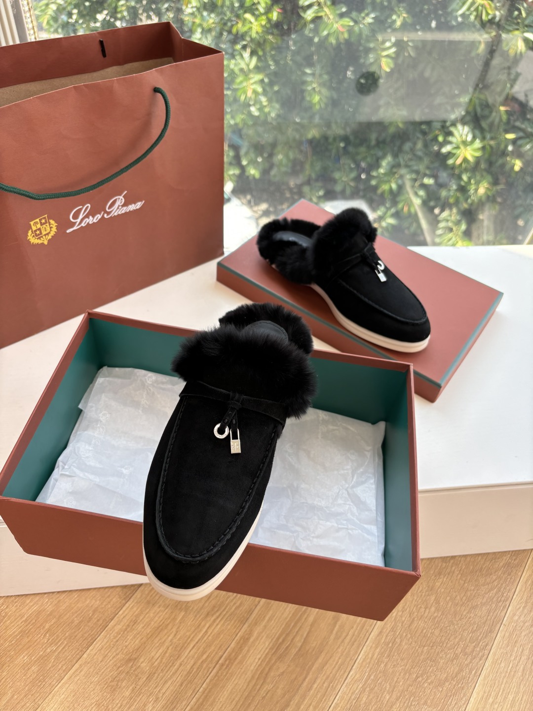 로로피아나(Loro Piana) 커플 퍼 트리밍 스웨이드 뮬 슬리퍼 신발