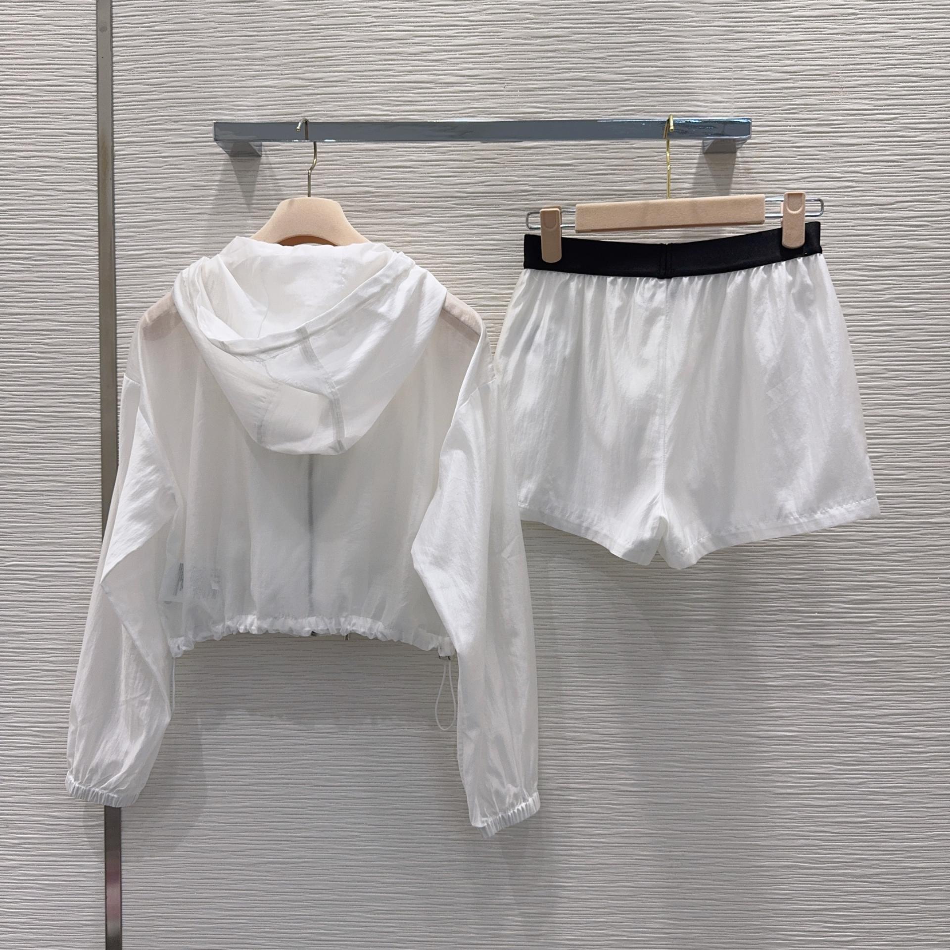 miumiu 미우미우 26SS 하이엔드 텍스처 바람막이 선케어 자켓 재킷 + 반바지 세트업 의류