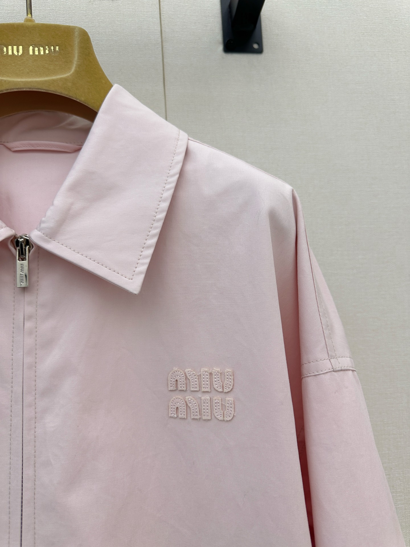 미우미우(MIU MIU) 로고 집업 자켓 상의 의류