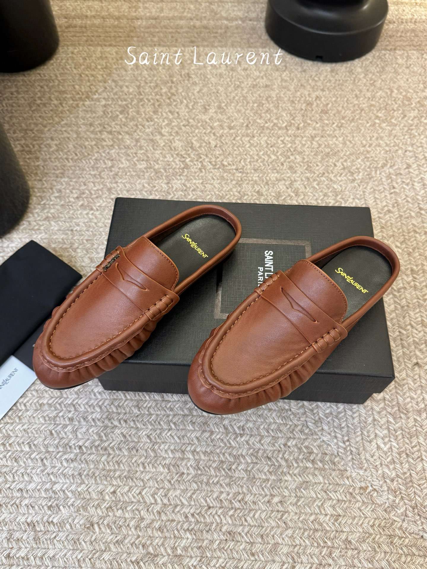 생로랑(SAINT LAURENT) 카프 레더 페니 백리스 로퍼 신발