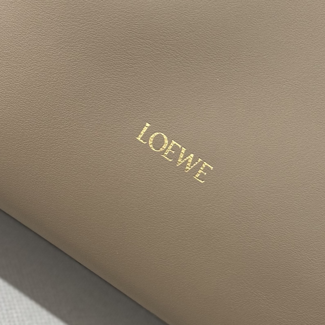 LOEWE 로에베 Flamenco 플라멩코 나파 카프스킨 숄더/클러치백 (미디엄) 가방 / 262386