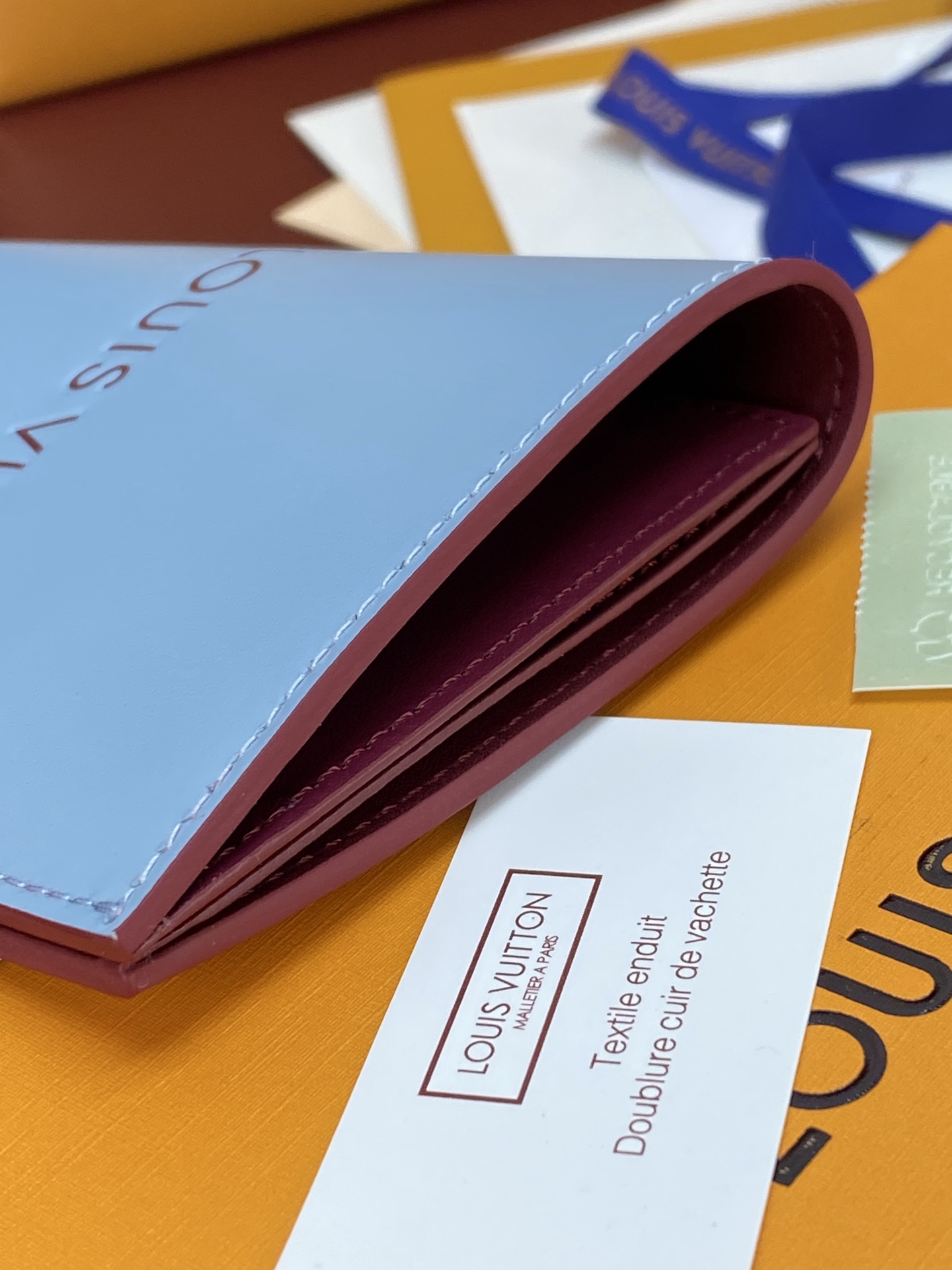 [Louis Vuitton] LV Packaging 루이비통 쇼퍼백 모티브 패스포트 홀더 지갑 M2A444