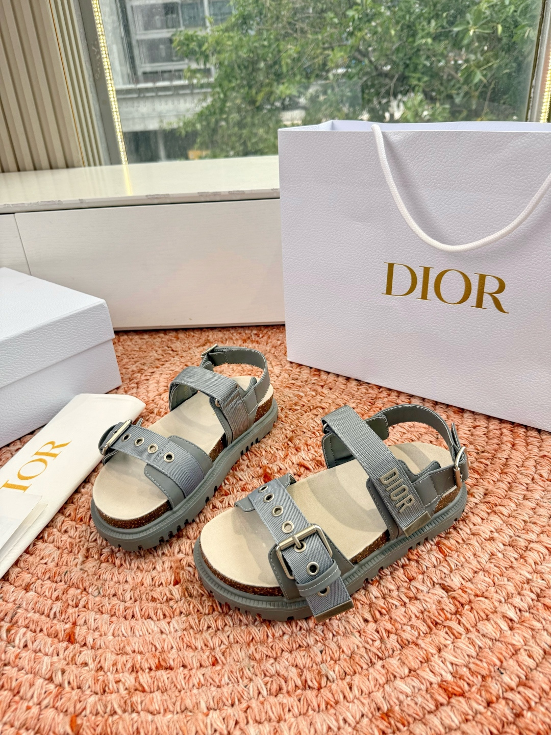 디올(DIOR) CD 버클 샌들 신발