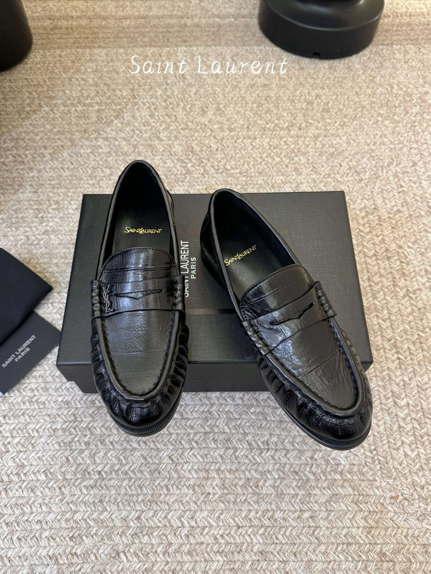 생로랑(SAINT LAURENT) 카프 레더 페니 로퍼 신발