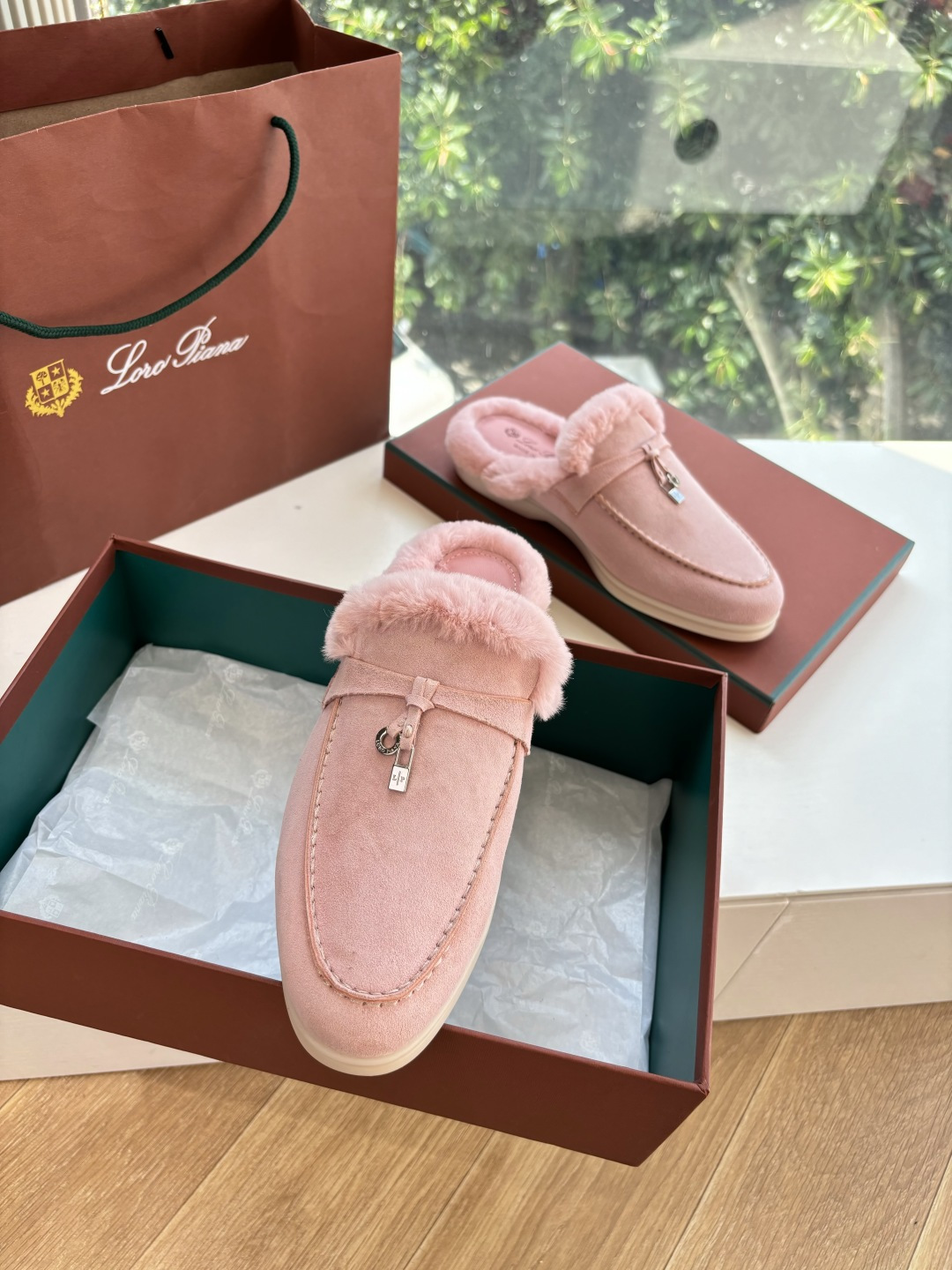 로로피아나(Loro Piana) 커플 퍼 트리밍 스웨이드 뮬 슬리퍼 신발