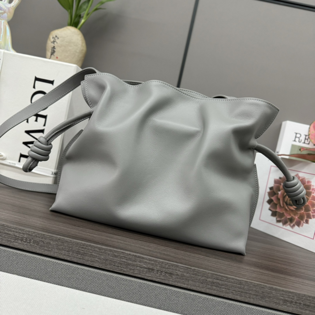 LOEWE 로에베 Flamenco 플라멩코 나파 카프스킨 숄더/클러치백 (미디엄) 가방 / 262386