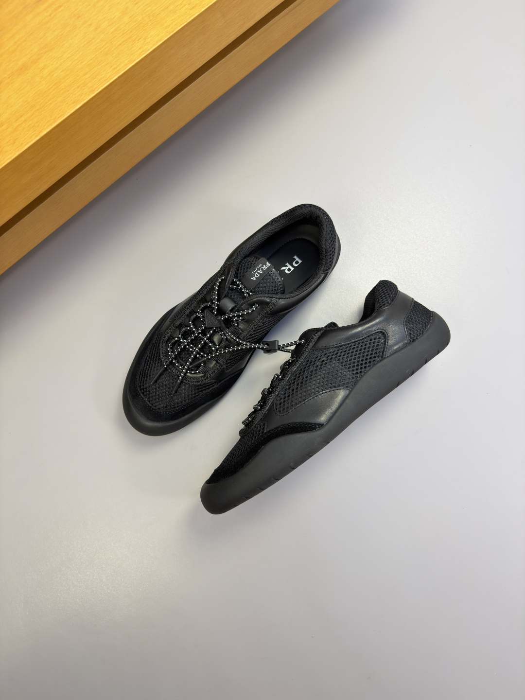 [Prada] 프라다 나파 레더 믹스 레트로 스니커즈 신발