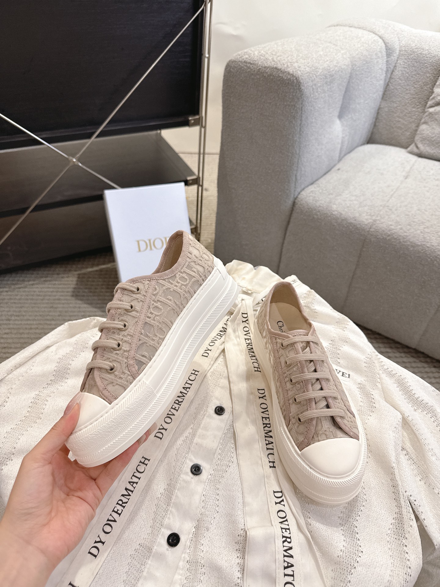 디올(DIOR) 메쉬 자수 레이스업 로우탑 스니커즈 신발