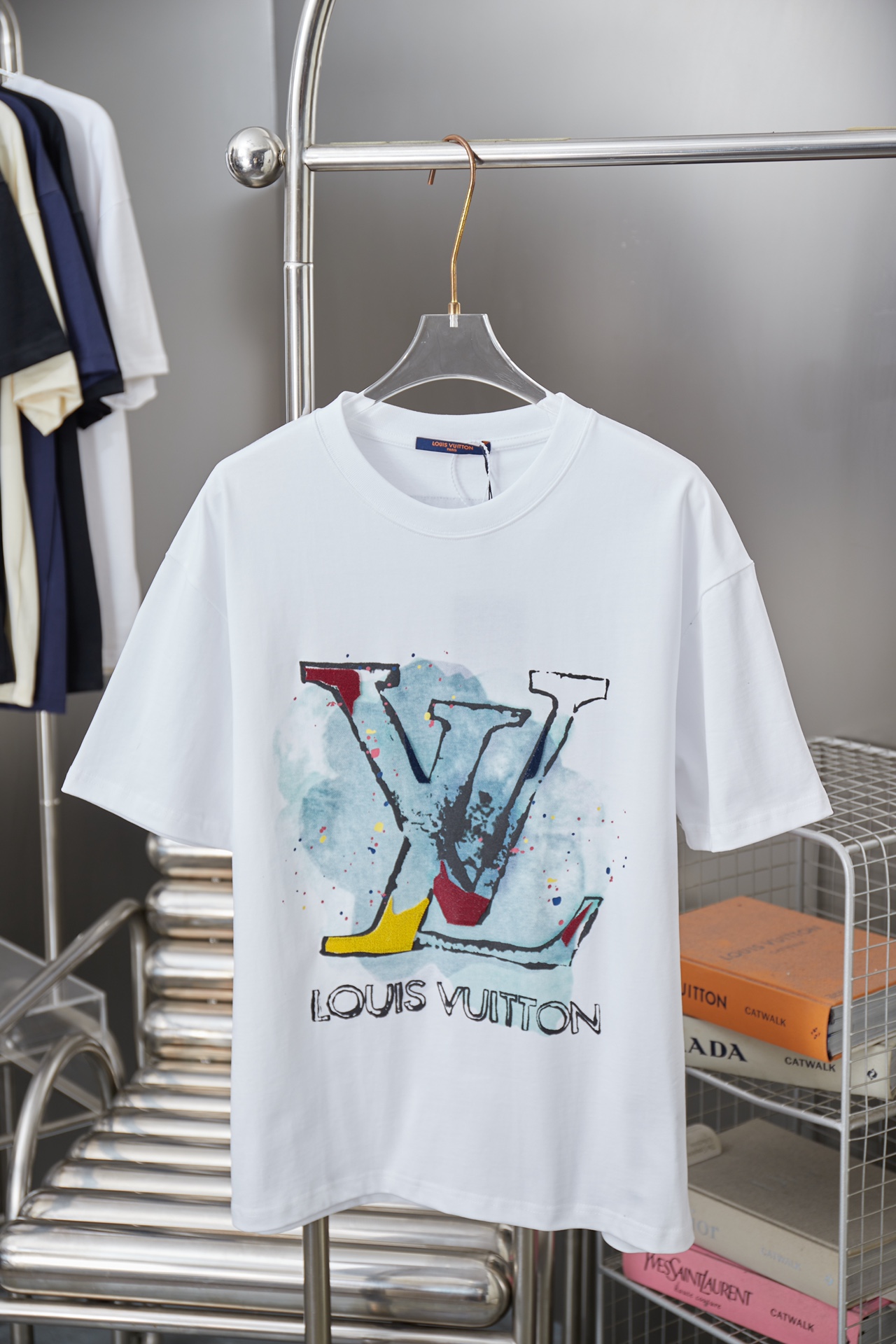 루이비통(LV) 그래피티 자수 반팔 티셔츠 상의 의류