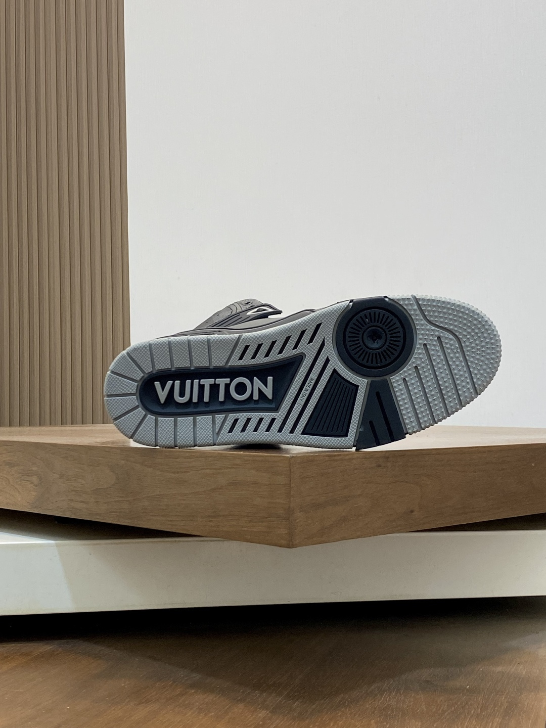 [Louis Vuitton] LV 루이비통 핸드메이드 패치워크 레더 하이탑 스니커즈 신발