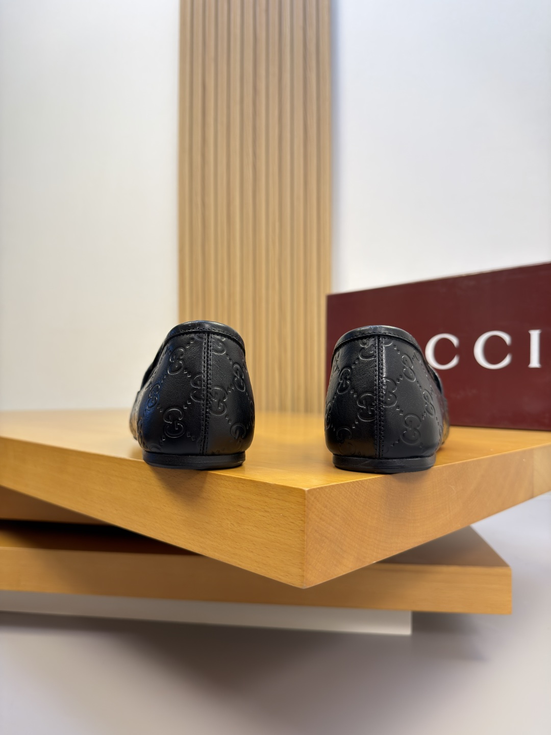 GUCCI 구찌 나파 소가죽 엠보 로퍼 구두 신발