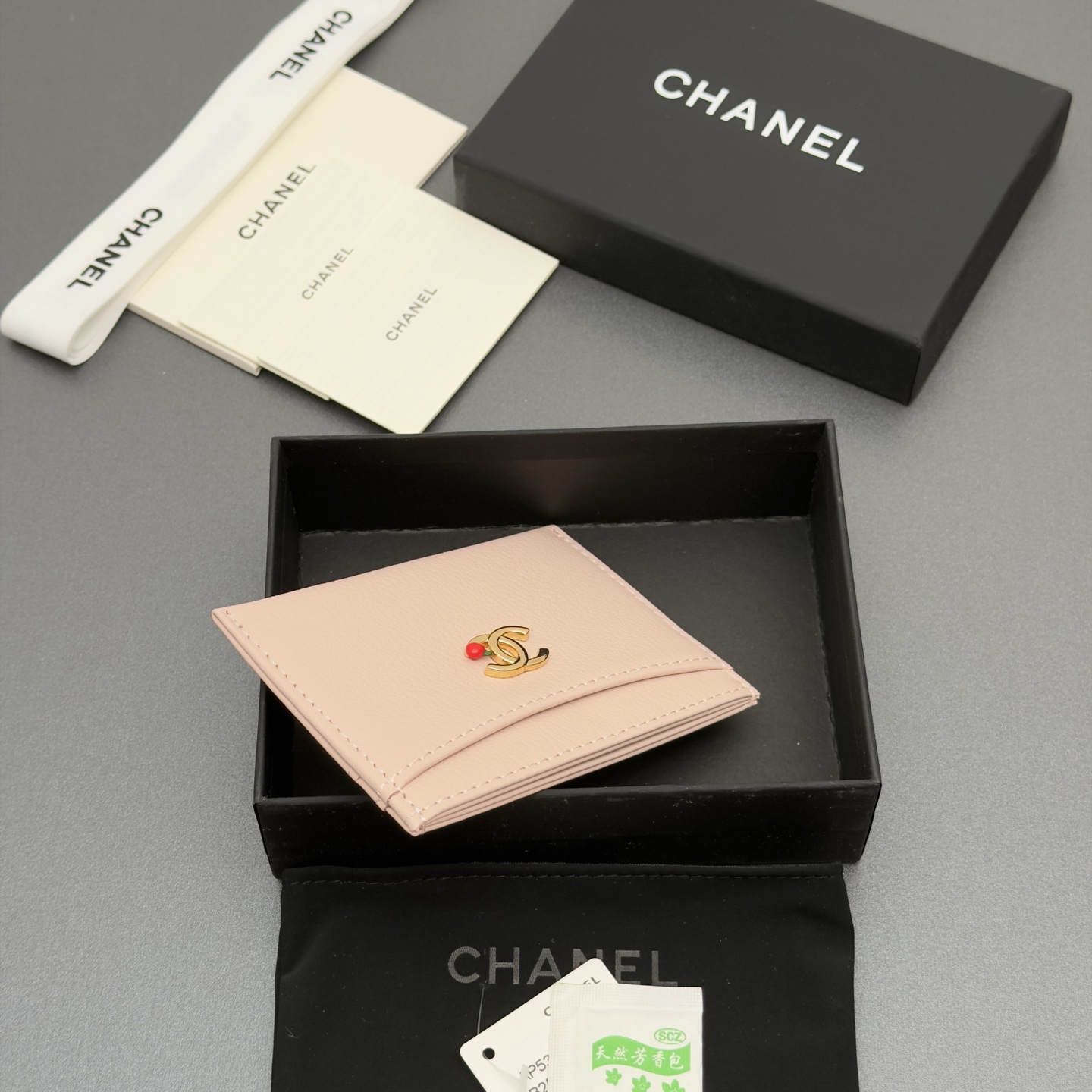 [Chanel] 샤넬 메탈 로고 레더 카드 지갑