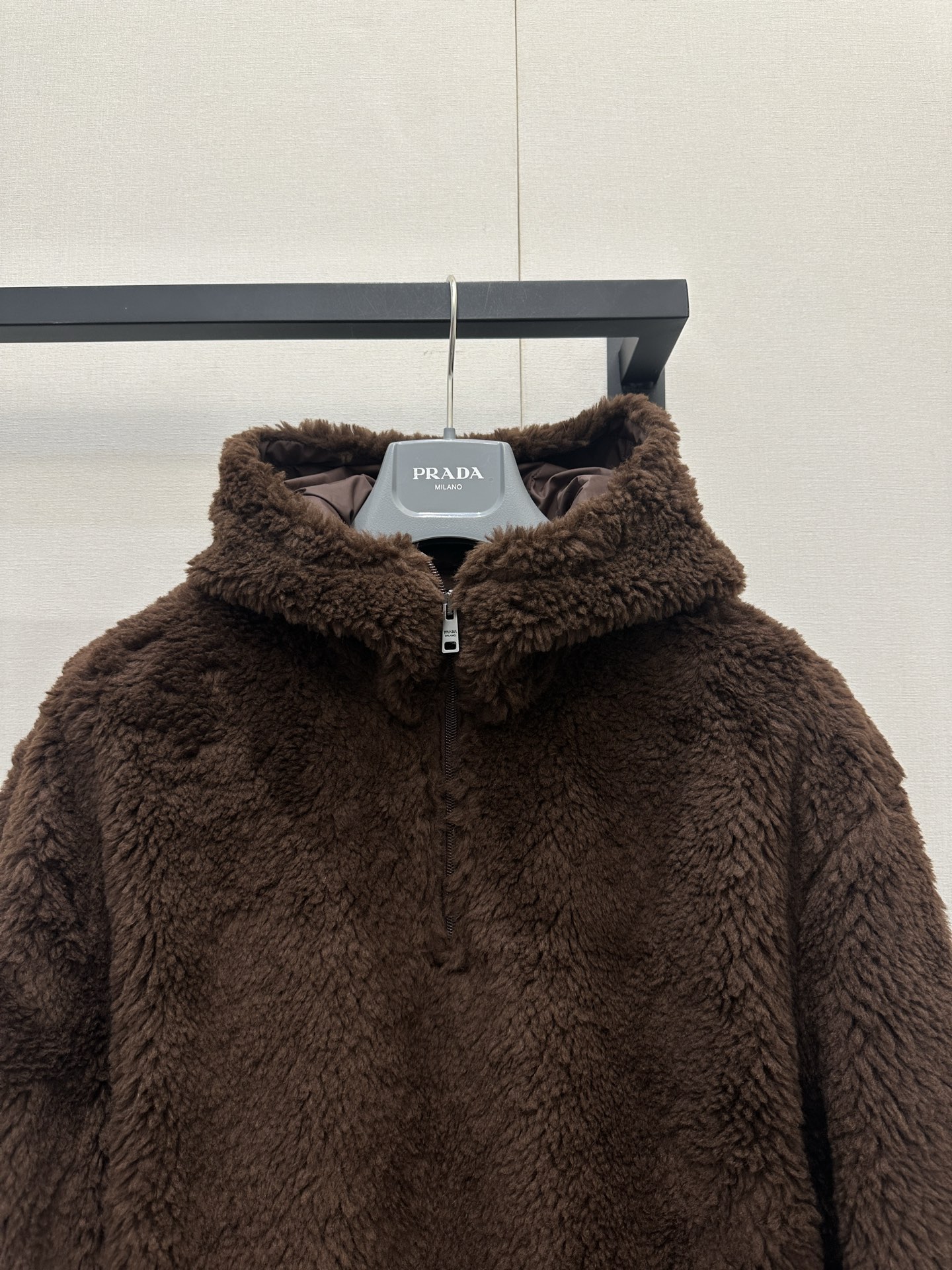 프라다(PRADA) 시어링 후드 집업 재킷 상의 의류