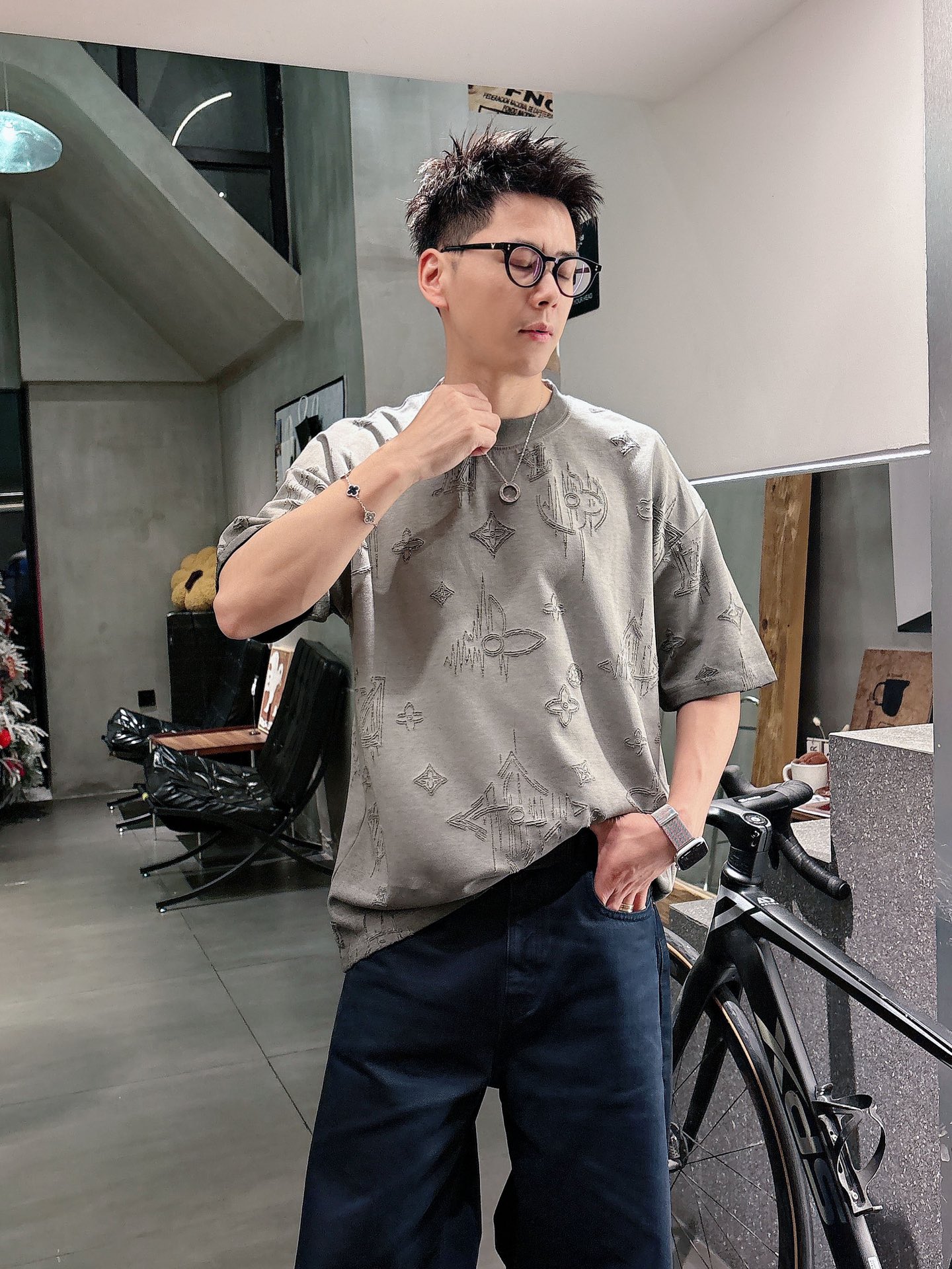 루이비통(LV) 로고 자카드 반팔 티셔츠 상의 의류