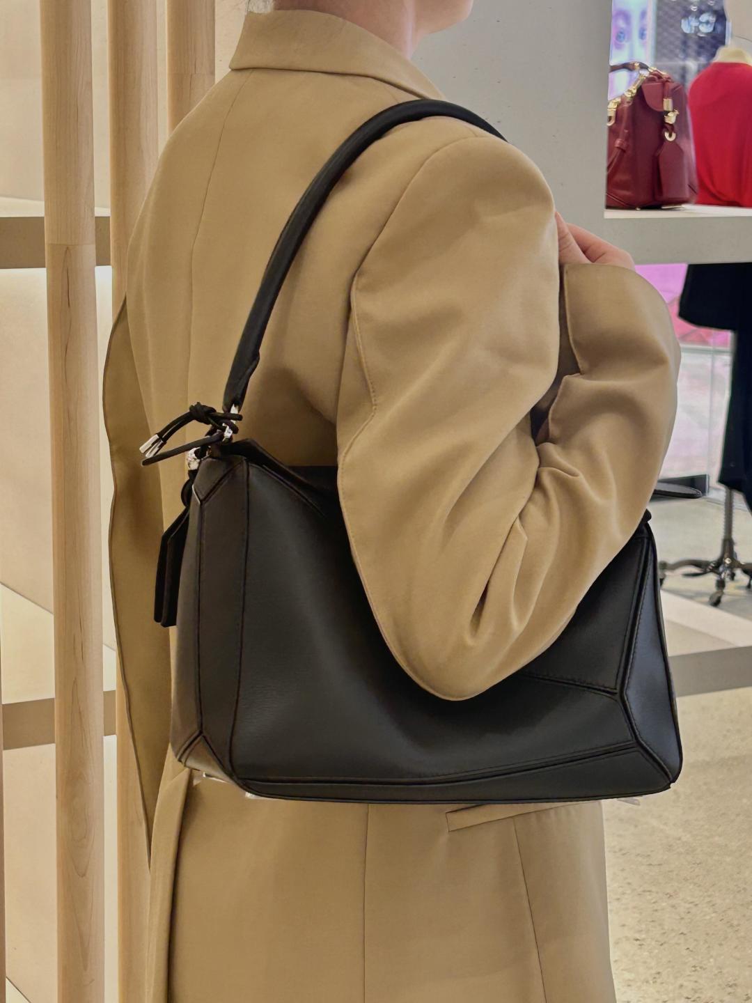 Loewe 로에베 페더라이트(Featherlight Puzzle) 퍼즐 미디엄 핸드백 가방