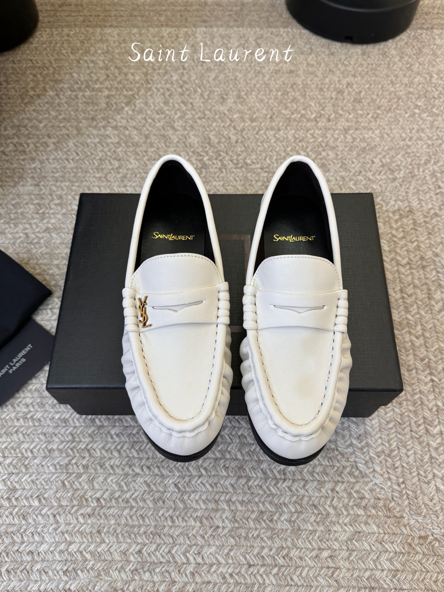 생로랑(SAINT LAURENT) 카프 레더 페니 로퍼 신발