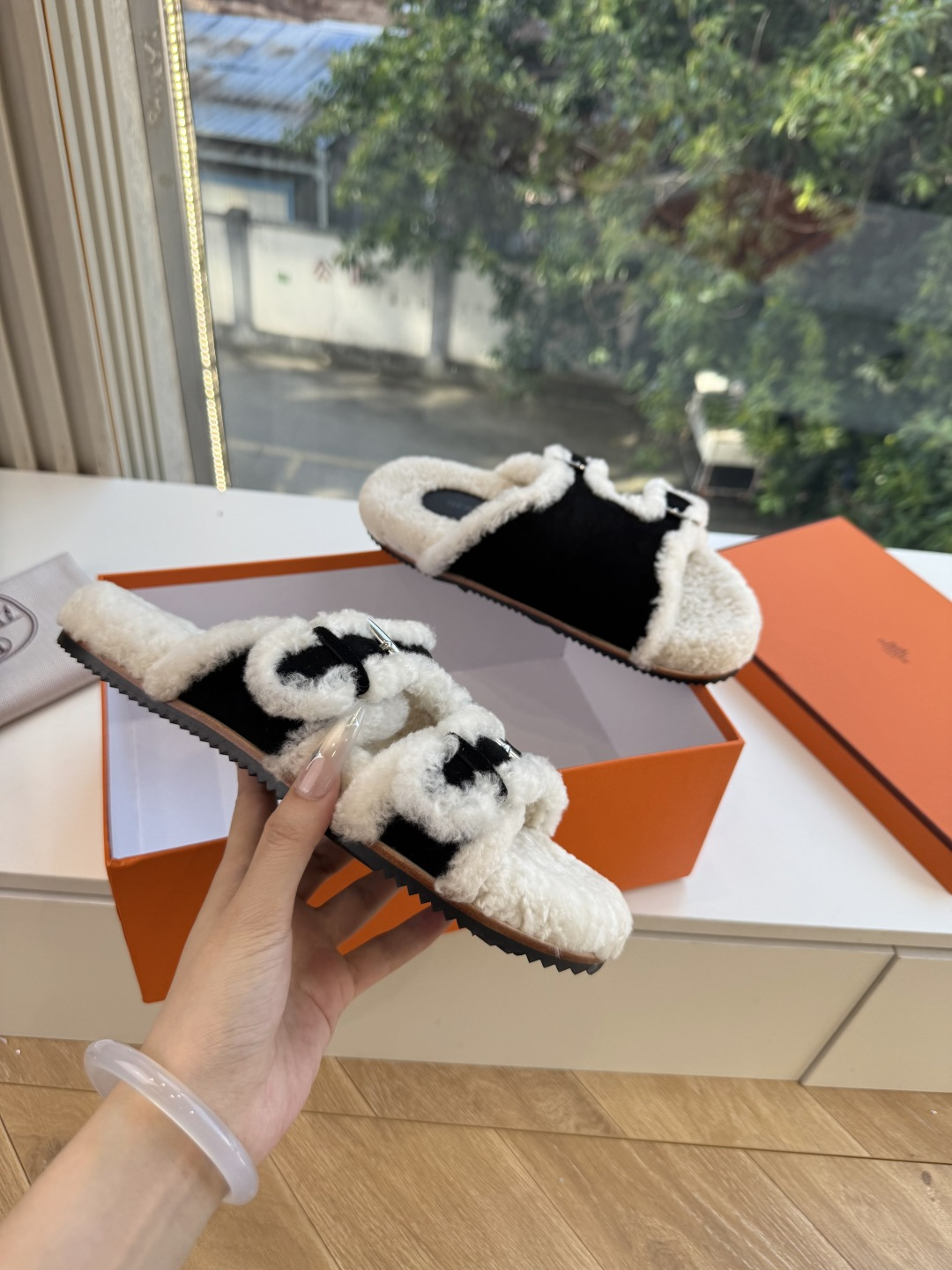 에르메스(HERMES) 시어링 퍼 뮬 슬리퍼 신발