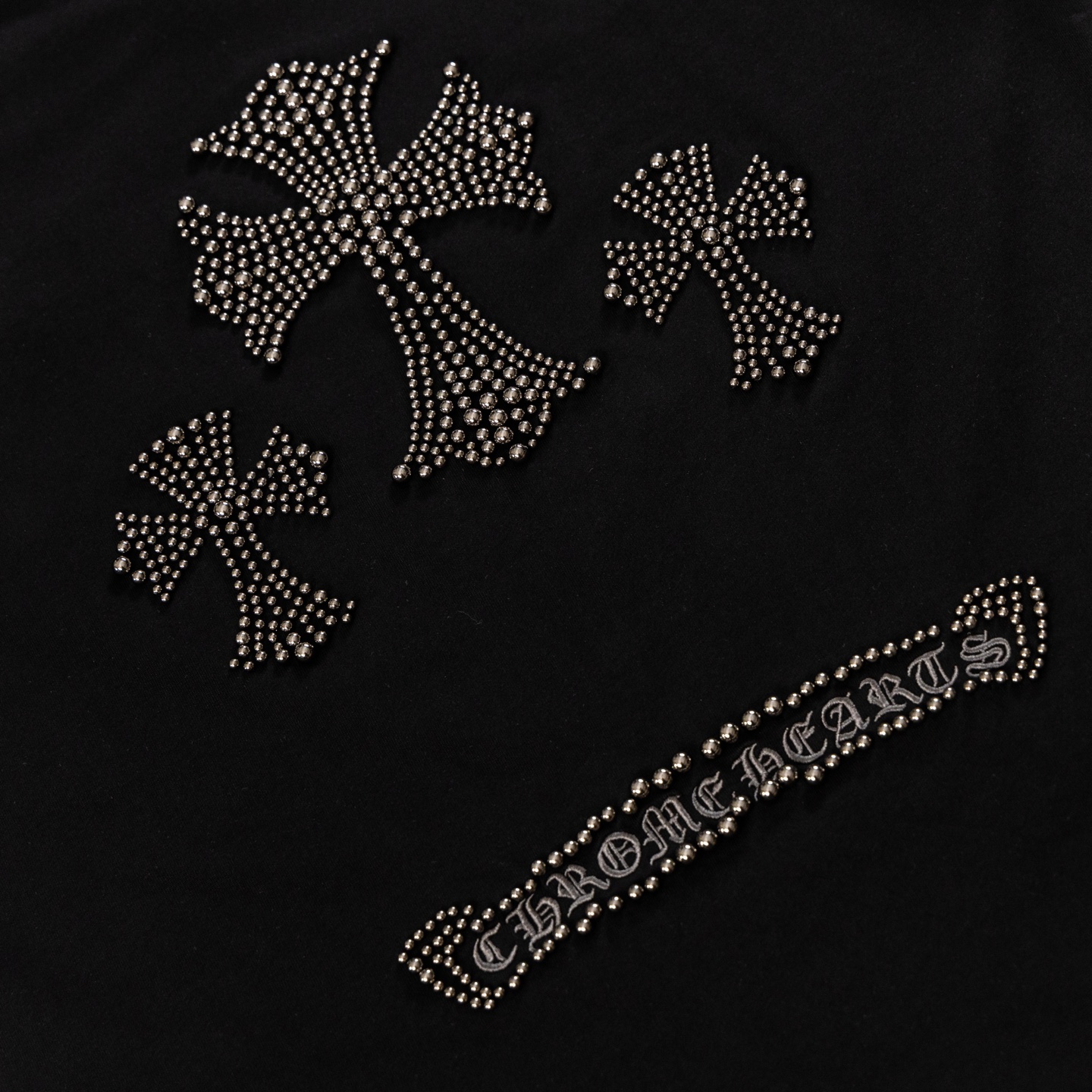 크롬하츠(CHROME HEARTS) 십자가 스터드 반팔 티셔츠 의류