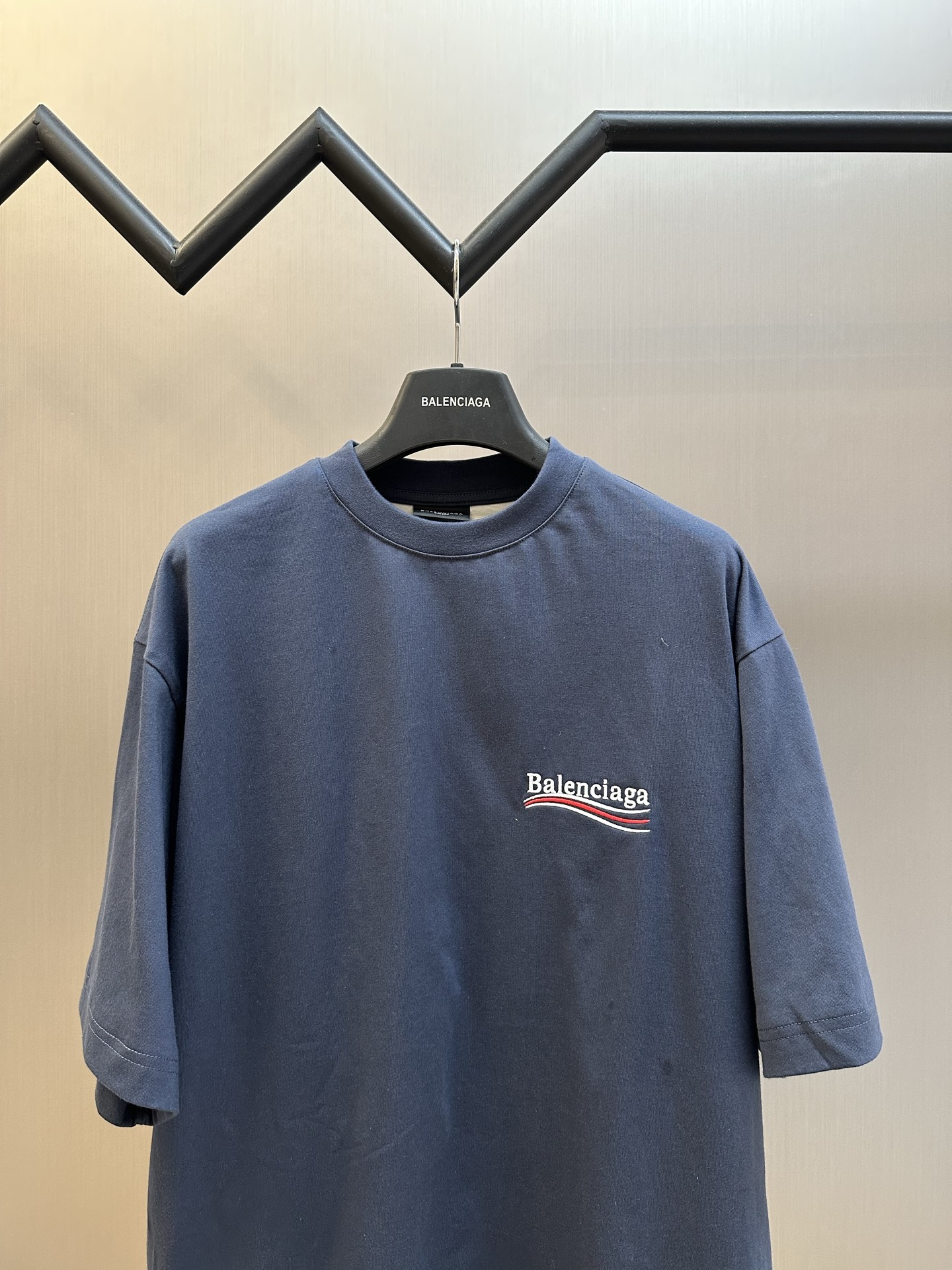 발렌시아가(BALENCIAGA) 레이어드 자수 반팔 티셔츠 의류