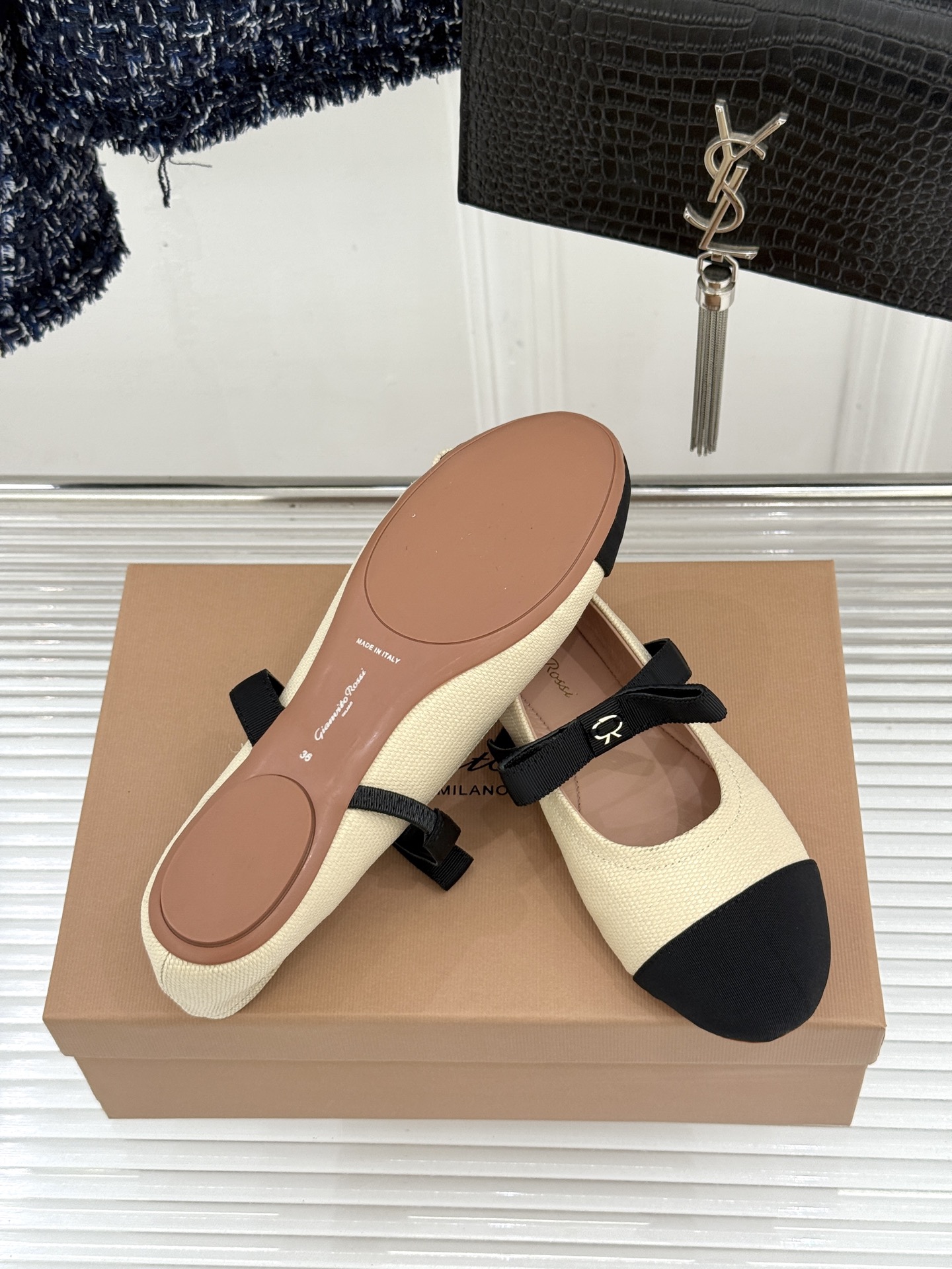 지안비토 로시(Gianvito Rossi) 리본 메리제인 플랫슈즈 신발