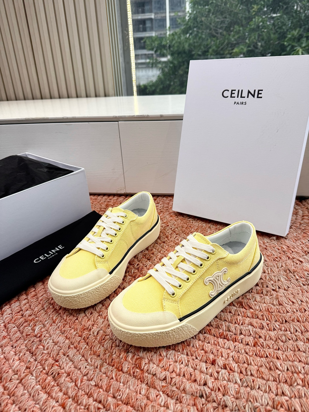 셀린느(CELINE) 트리오페 로고 플랫폼 캔버스 스니커즈 신발