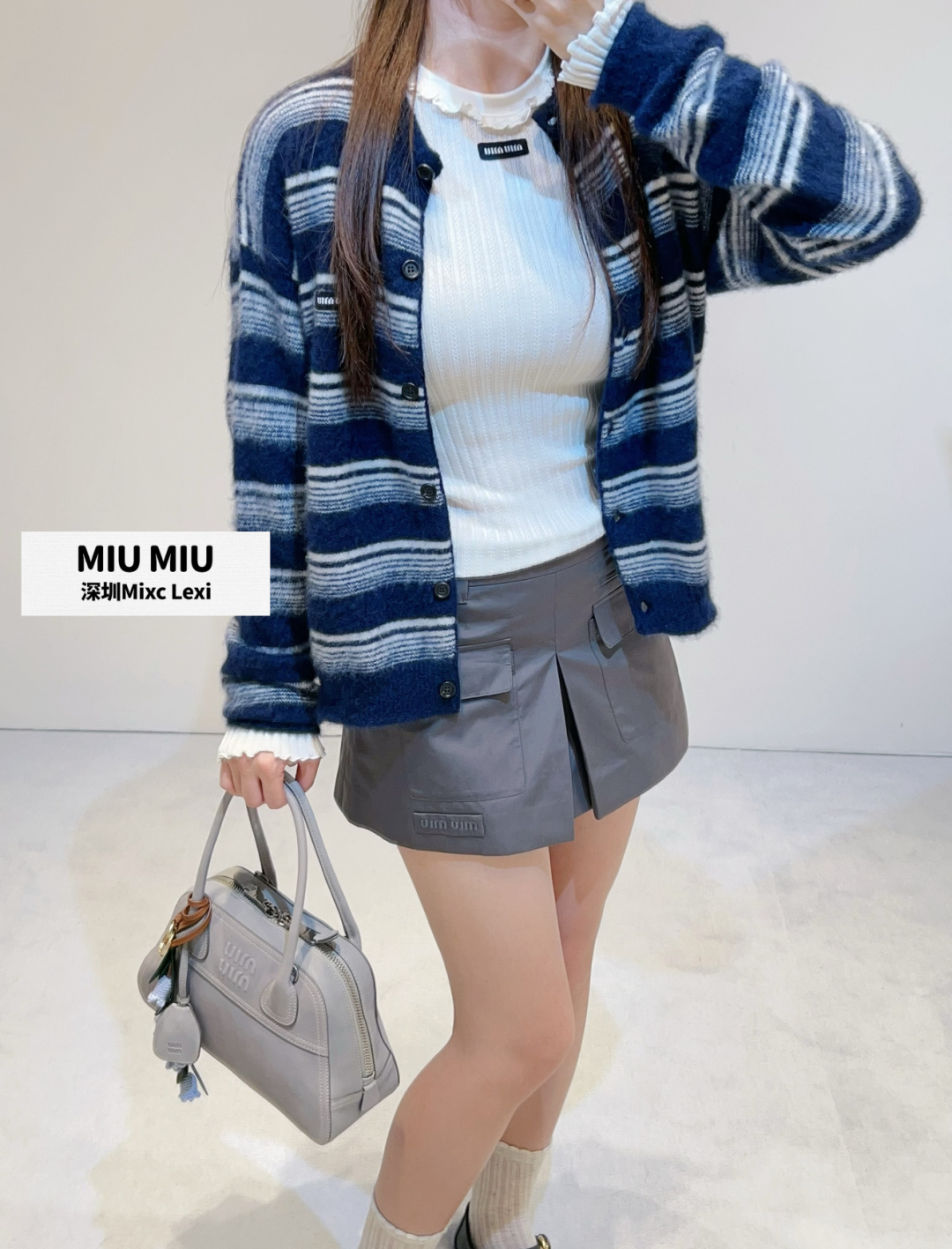 미우미우(MIUMIU) 스트라이프 하프넥 니트 가디건 상의 의류