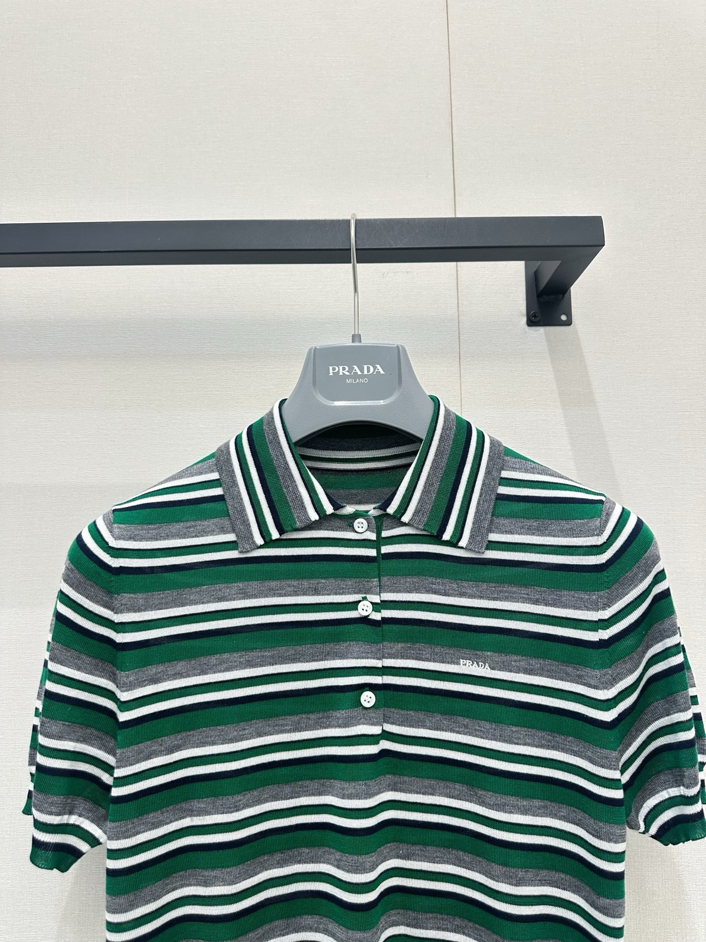 프라다(PRADA) 스트라이프 폴로 니트 반팔 상의 의류