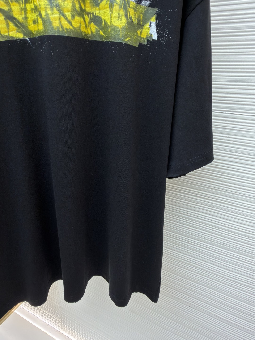 발렌시아가(BALENCIAGA) 레터링 테이프 프린트 티셔츠 상의 의류