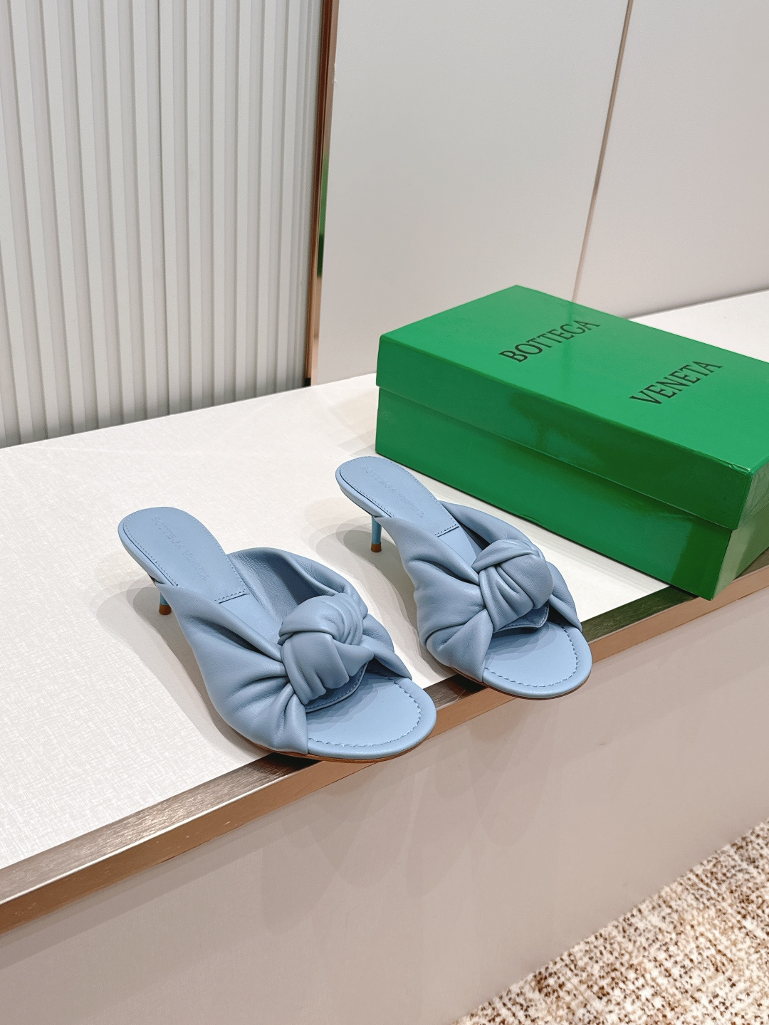 보테가 베네타(BOTTEGA VENETA) 체리 트위스트 뮬 힐 신발