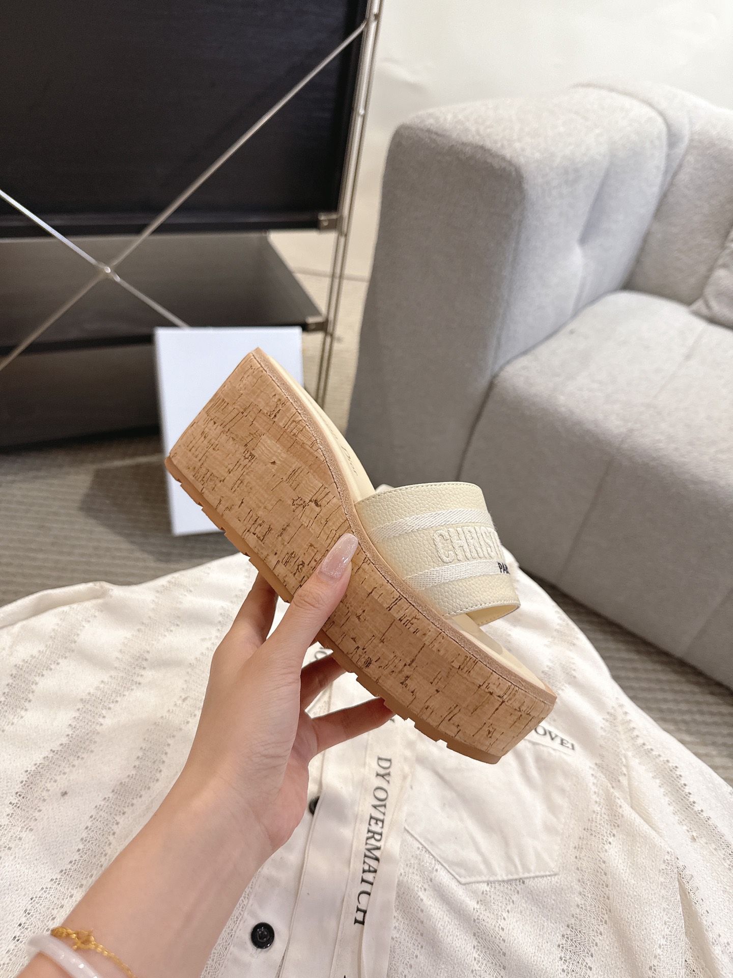 디올(DIOR) 로고 자수 플랫폼 웨지 슬리퍼 신발