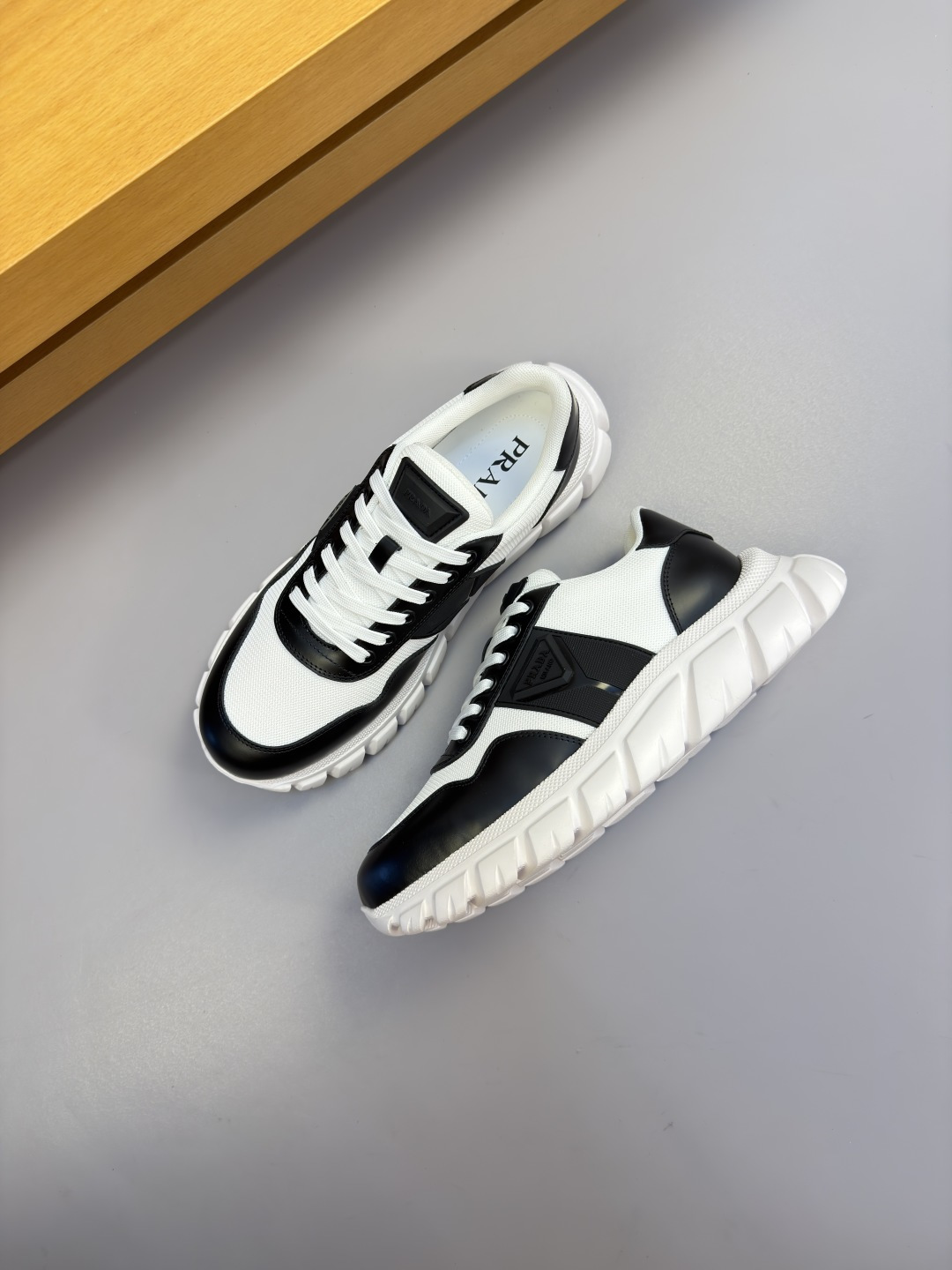 [Prada] 프라다 프리미엄 캐주얼 스니커즈 신발