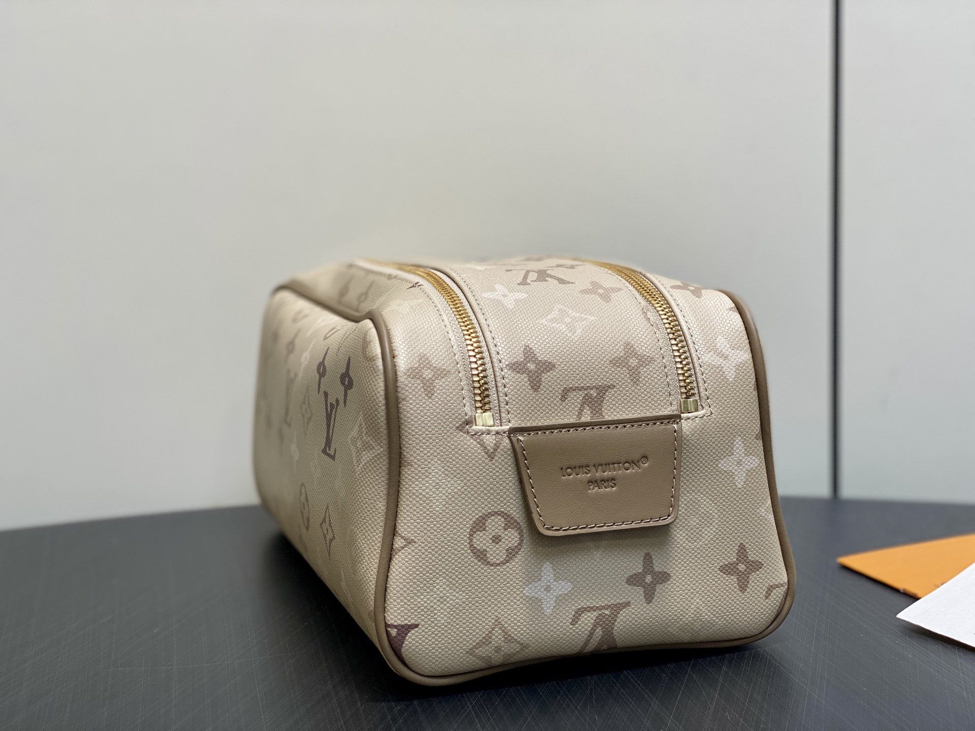 [Louis Vuitton] LV 루이비통 모노그램 플러스 돕 키트 트래블 파우치 백 가방