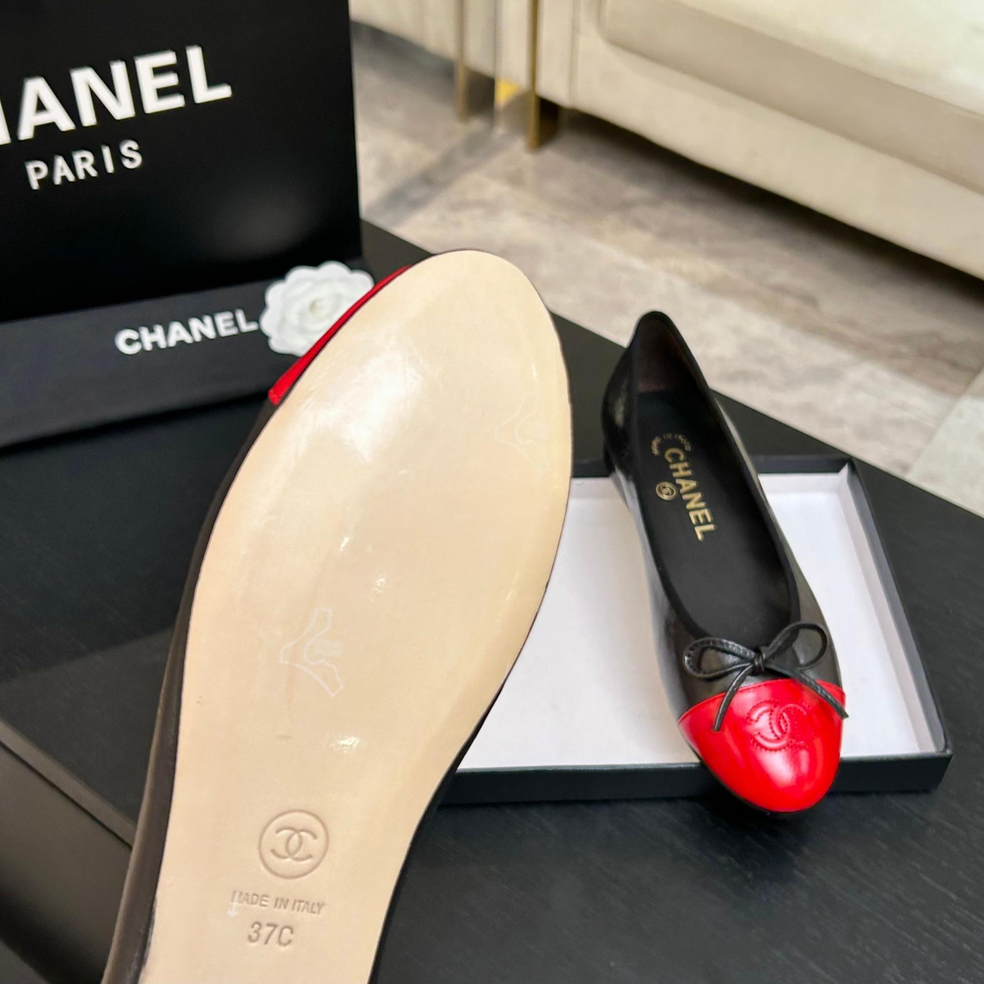 샤넬(CHANEL) 리본 배색 발레리나 플랫슈즈 신발