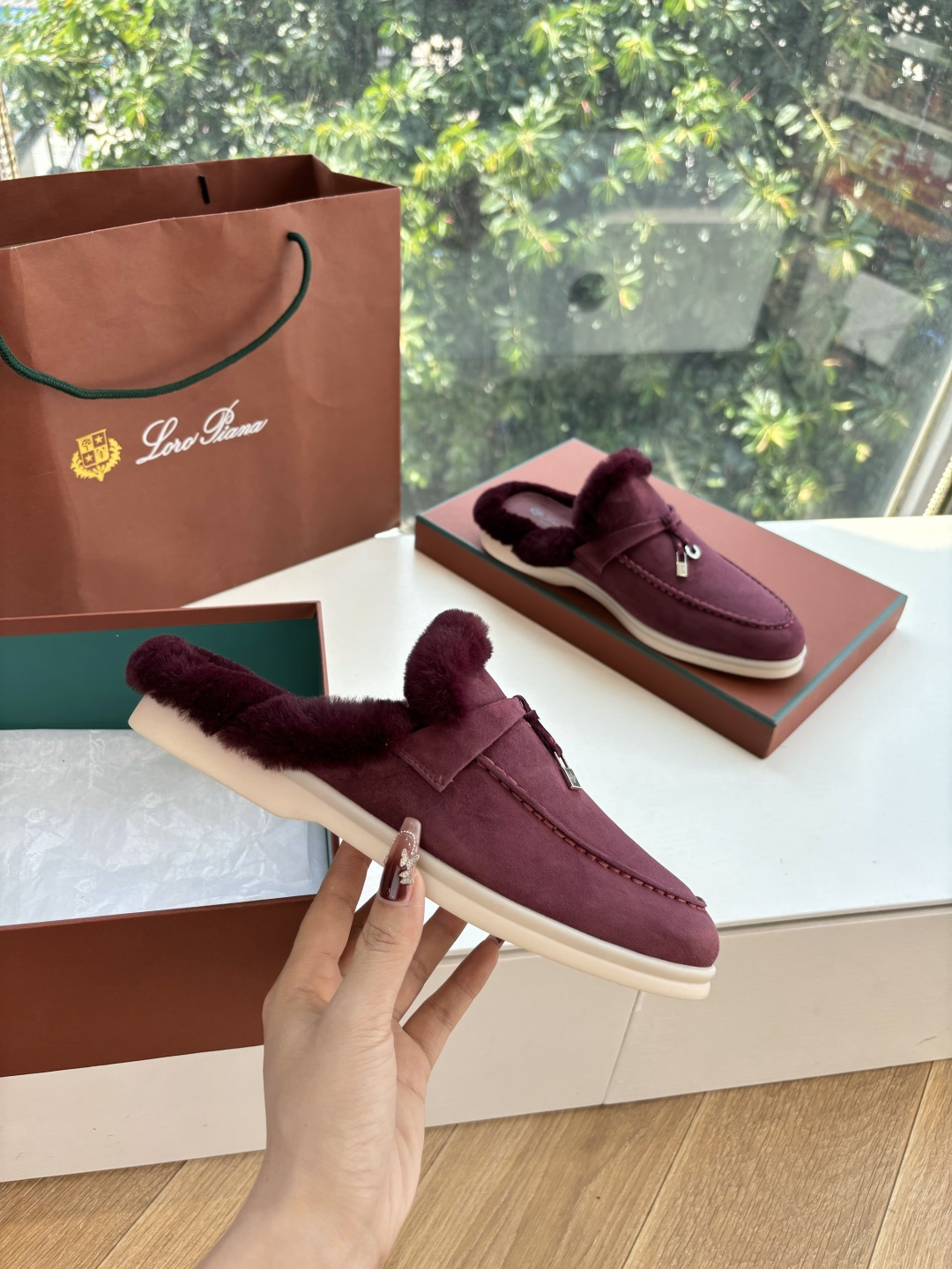 로로피아나(Loro Piana) 커플 퍼 트리밍 스웨이드 뮬 슬리퍼 신발