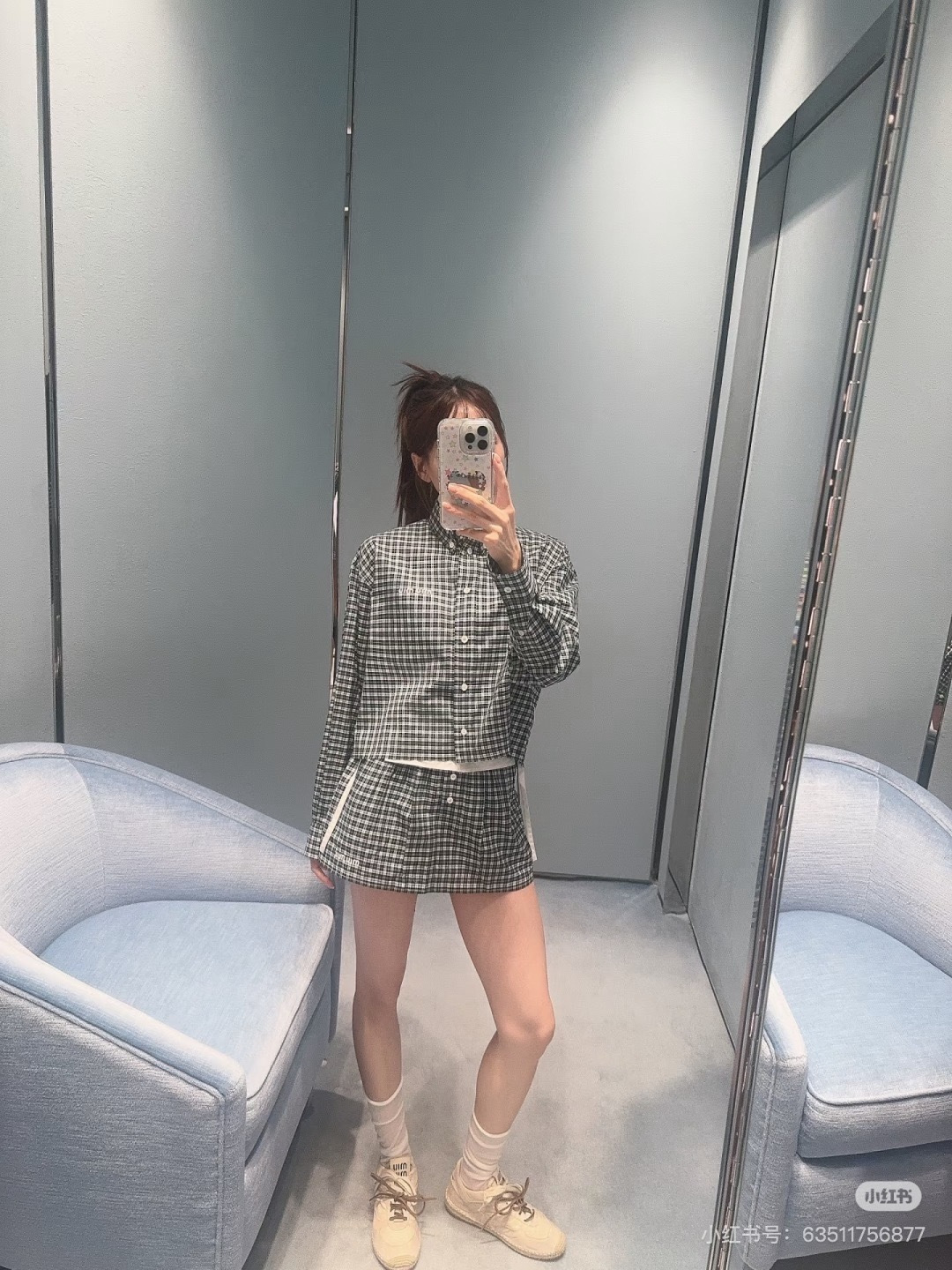 미우미우(MIU MIU) 체크 로고 자수 크롭 셔츠 상의 의류