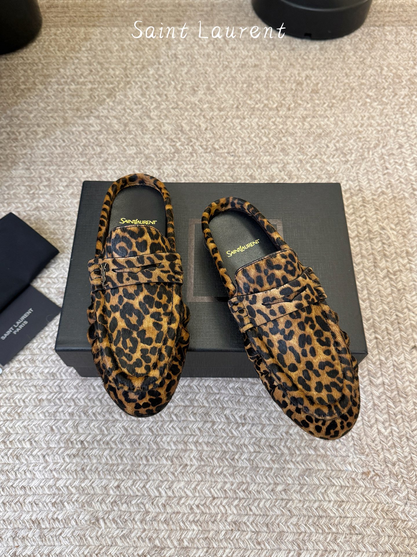 생로랑(SAINT LAURENT) 스웨이드 페니 백리스 로퍼 신발