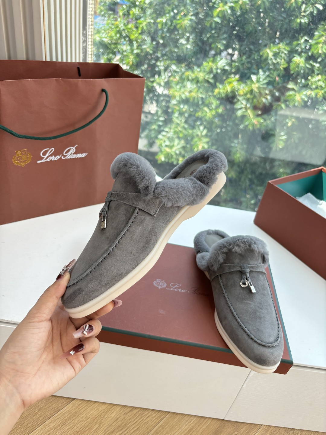 로로피아나(Loro Piana) 커플 퍼 트리밍 스웨이드 뮬 슬리퍼 신발