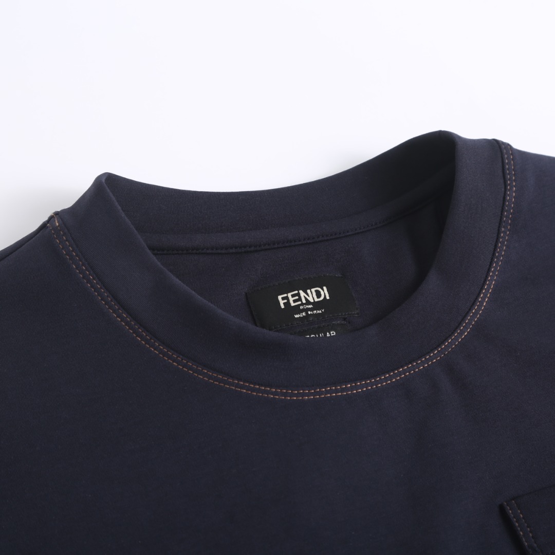 펜디(FENDI) 레더 패치 반팔 티셔츠 상의 의류
