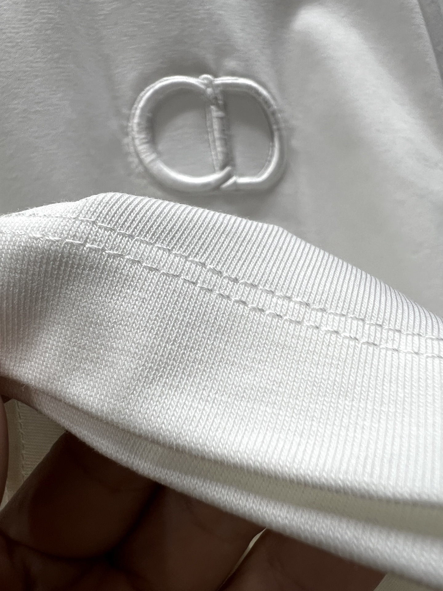 디올(DIOR) CD 로고 자수 반팔 티셔츠 상의 의류