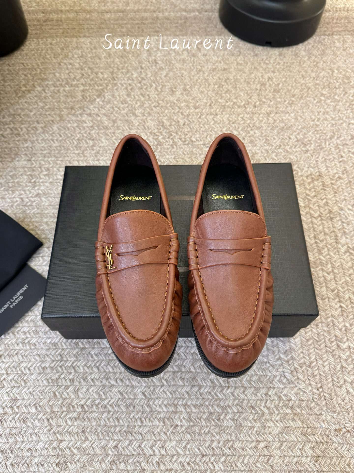 생로랑(SAINT LAURENT) 카프 레더 페니 로퍼 신발