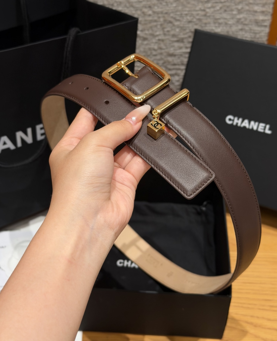 샤넬(CHANEL) 카프스킨 브라스 핀 골드 버클 벨트