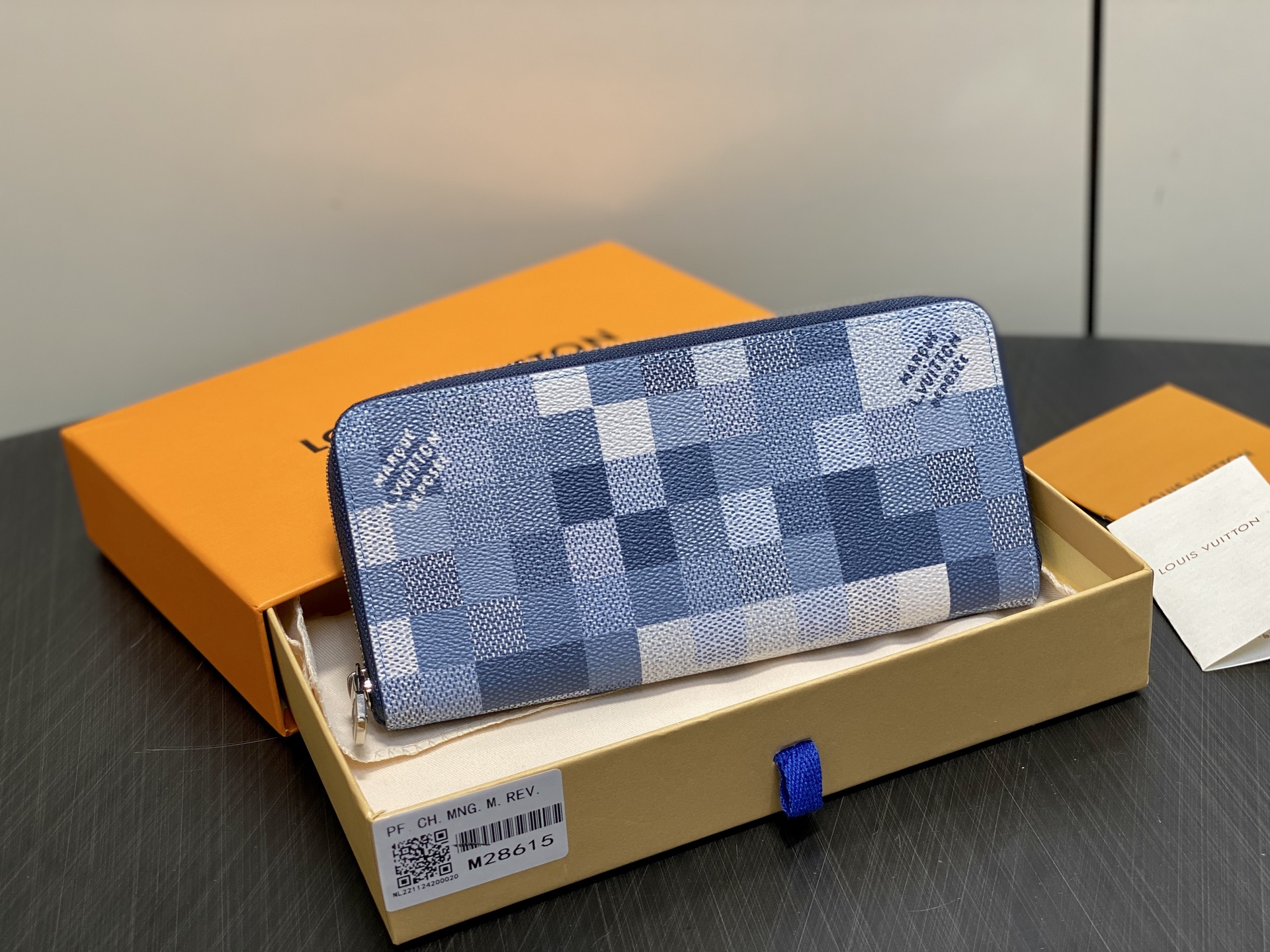 [Louis Vuitton] LV 루이비통 모노그램 마자이크 지피 월릿 호리존탈 (블루) 장지갑