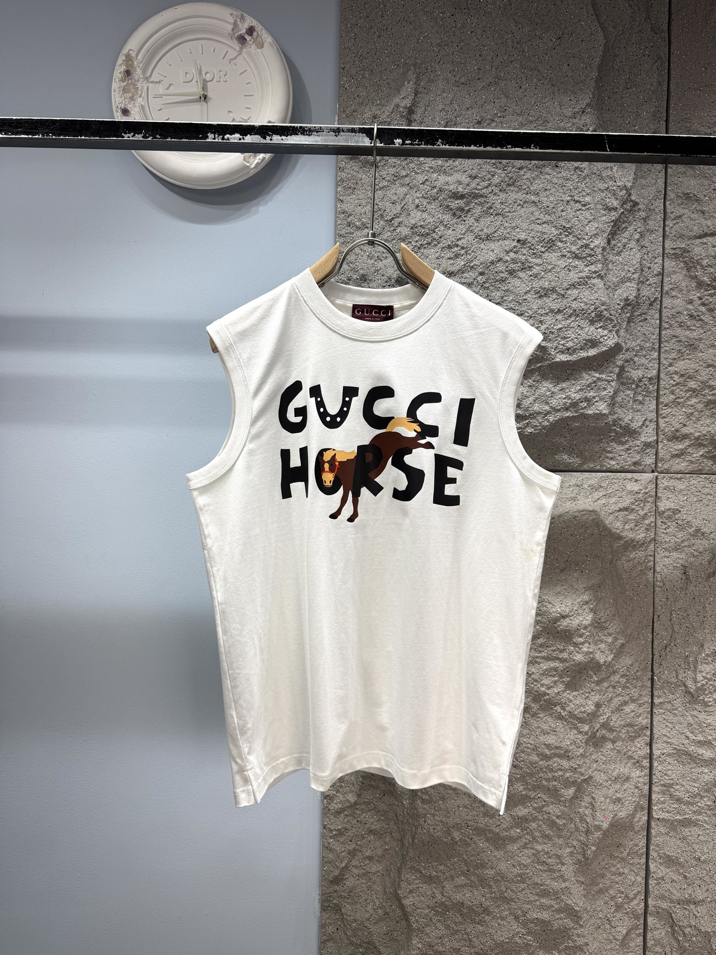 구찌(GUCCI) 카툰 포니 프린트 슬리브리스 상의 의류
