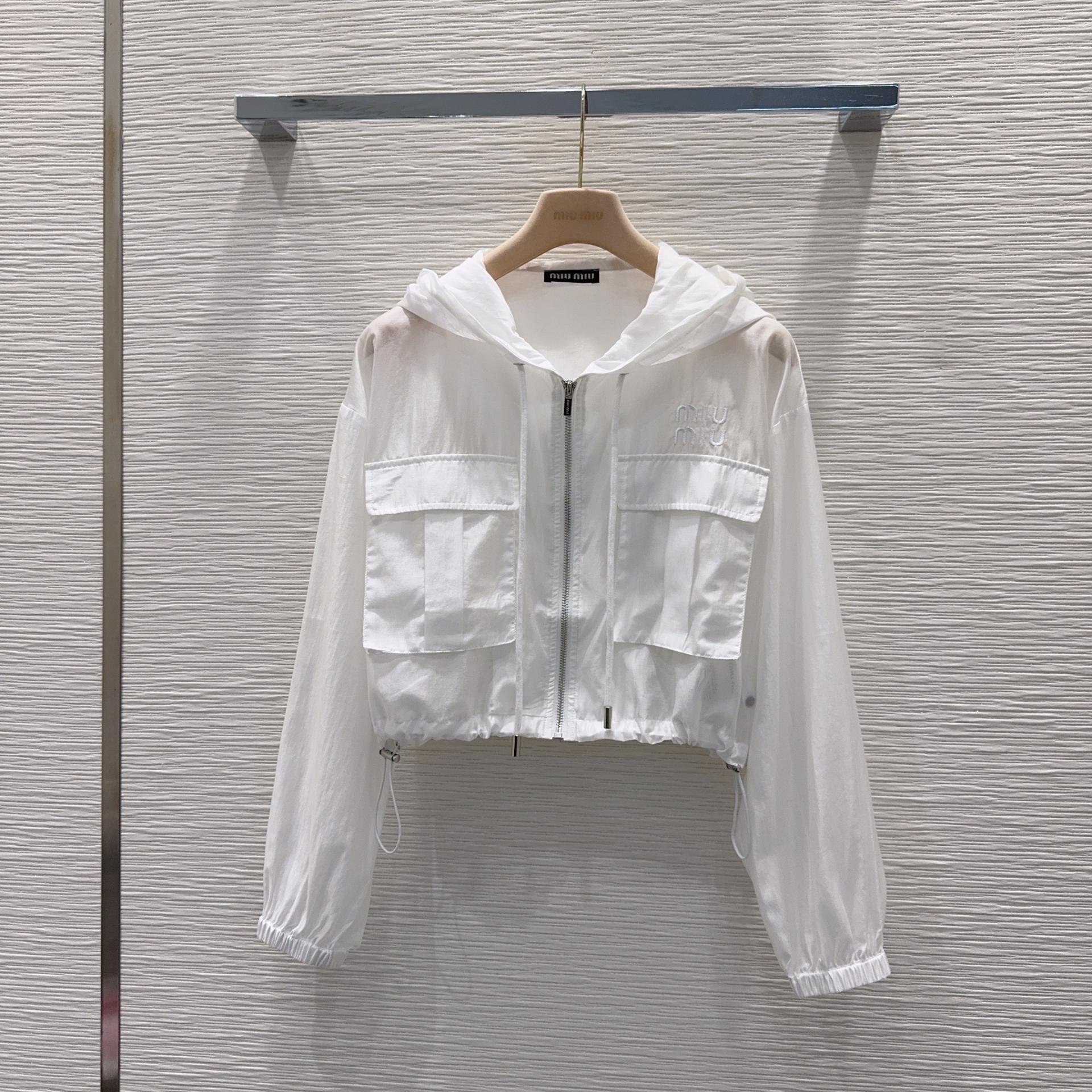 miumiu 미우미우 26SS 하이엔드 텍스처 바람막이 선케어 자켓 재킷 + 반바지 세트업 의류