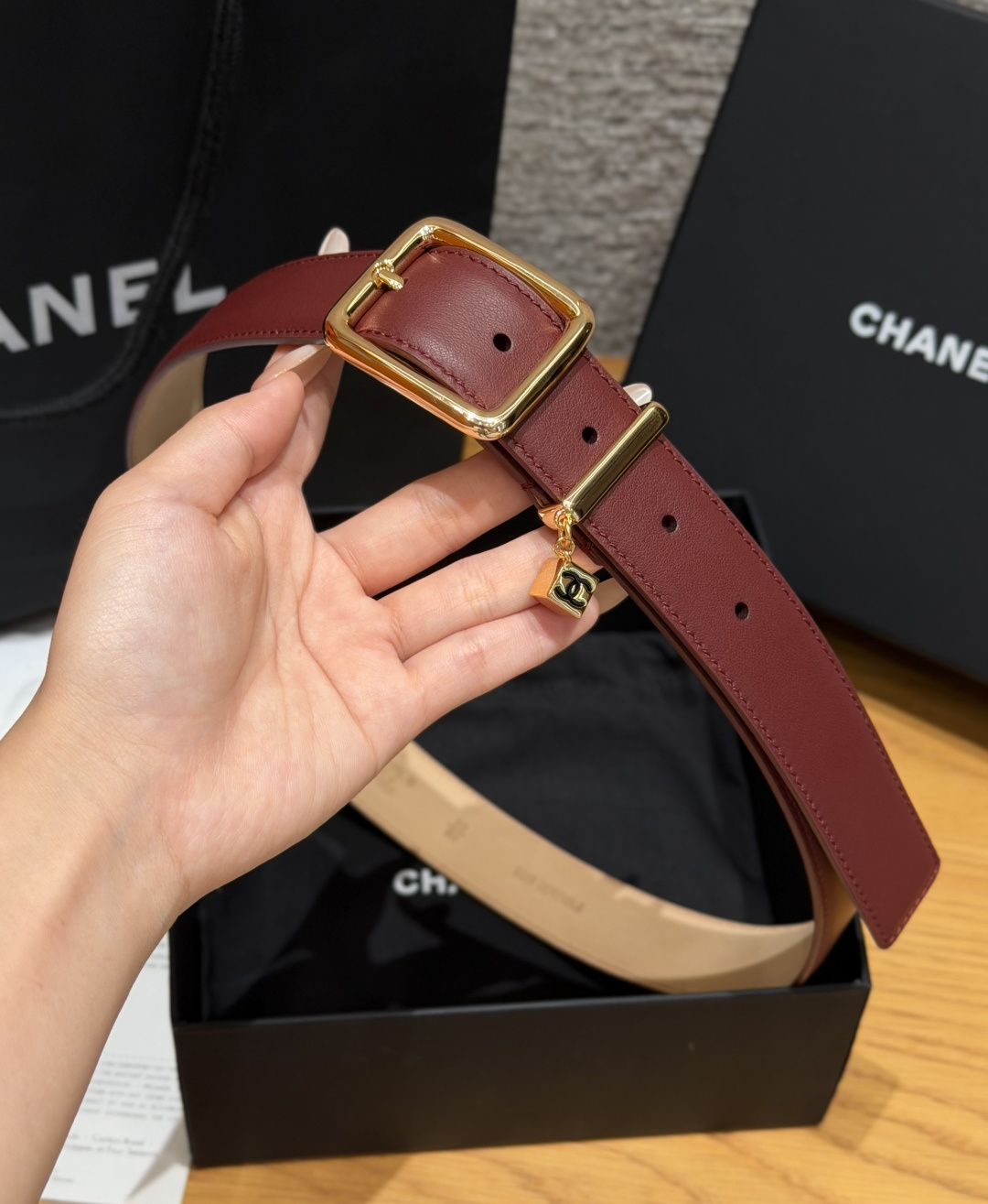 샤넬(CHANEL) 카프스킨 브라스 핀 골드 버클 벨트