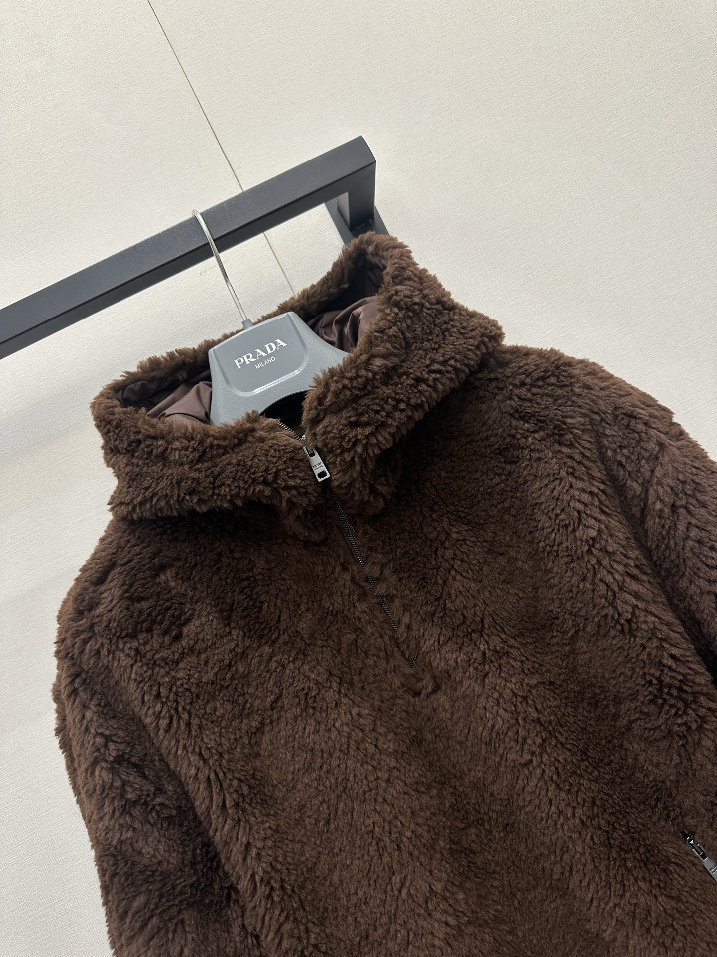 프라다(PRADA) 시어링 후드 집업 재킷 상의 의류